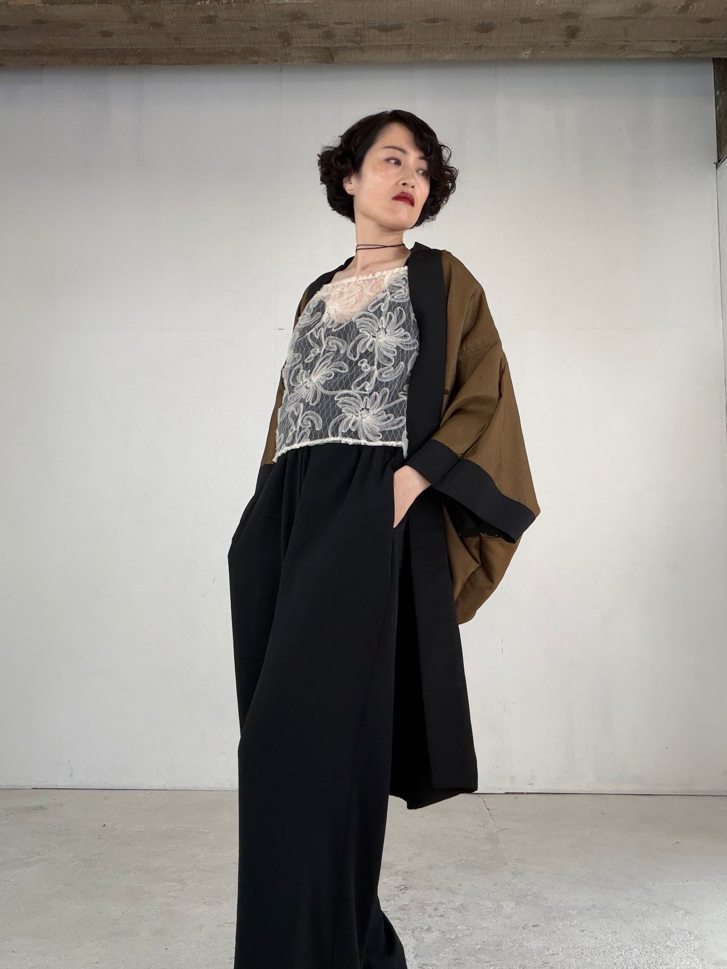 VINTAGE KUROMONTSUKI HAORI "cherry blossoms, maruni-kenkatabami, KUR121" *hari-mon