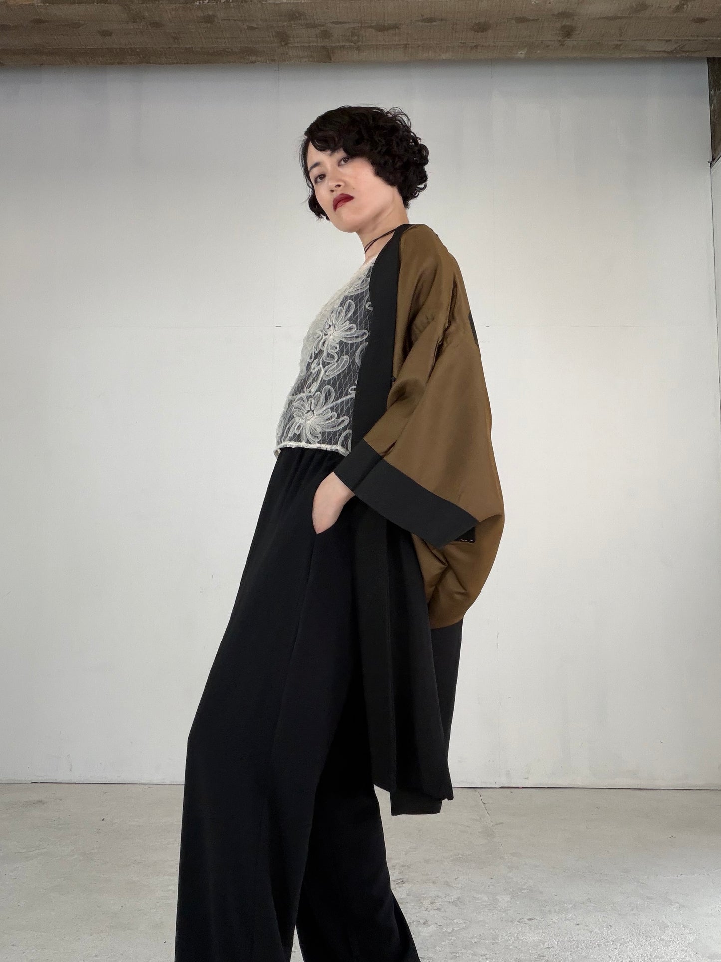 VINTAGE KUROMONTSUKI HAORI "cherry blossoms, maruni-kenkatabami, KUR121" *hari-mon