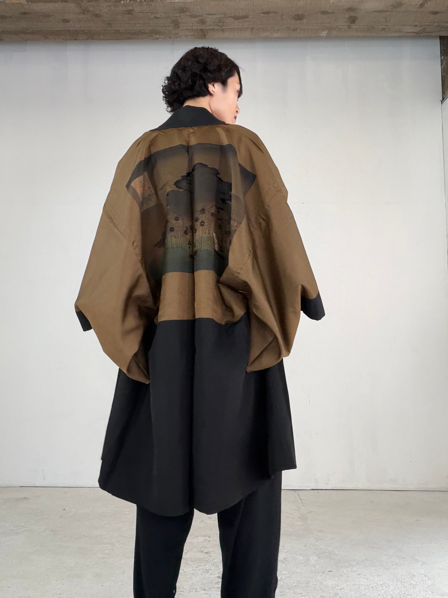 VINTAGE KUROMONTSUKI HAORI "cherry blossoms, maruni-kenkatabami, KUR121" *hari-mon