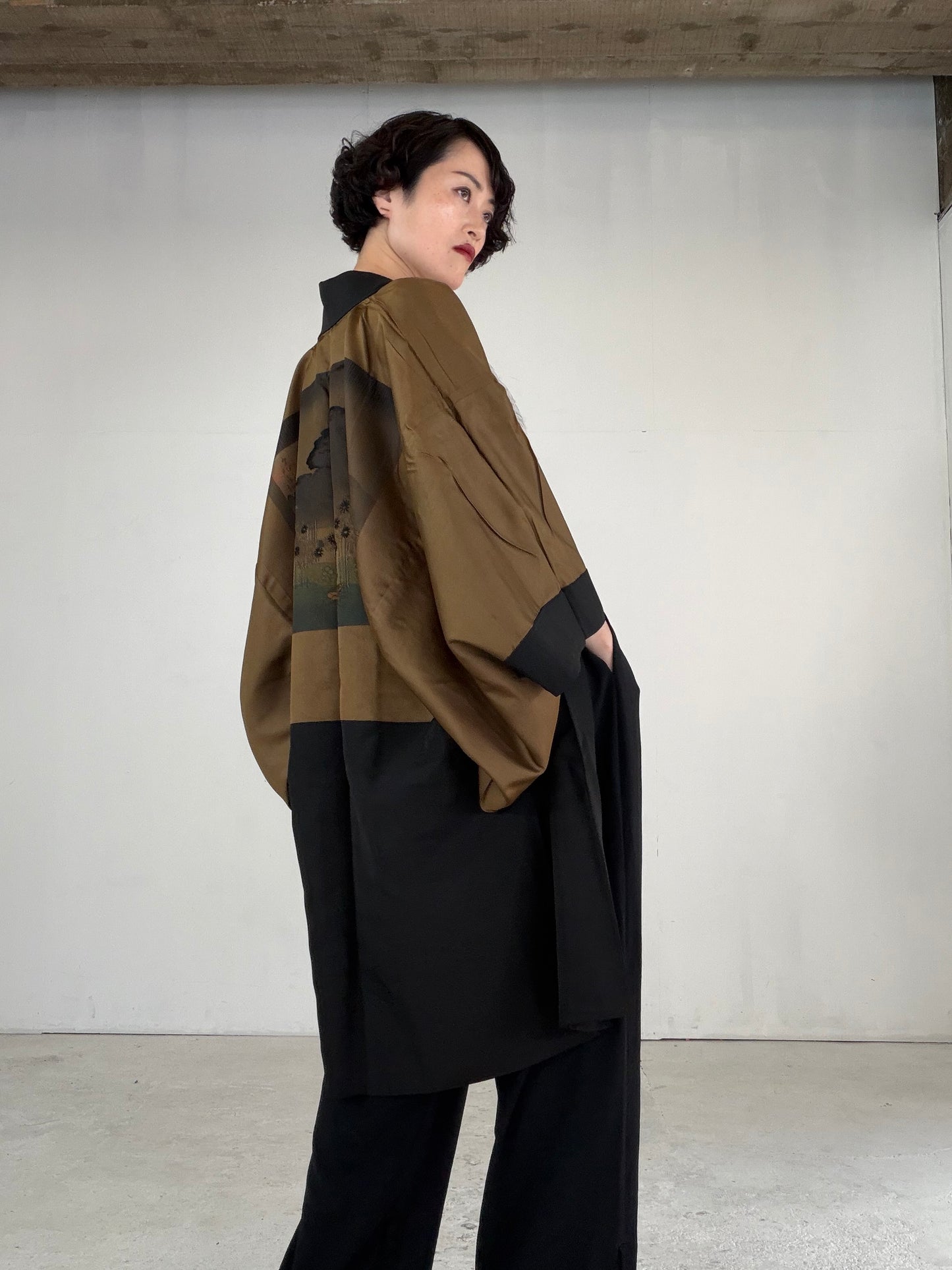 VINTAGE KUROMONTSUKI HAORI "cherry blossoms, maruni-kenkatabami, KUR121" *hari-mon