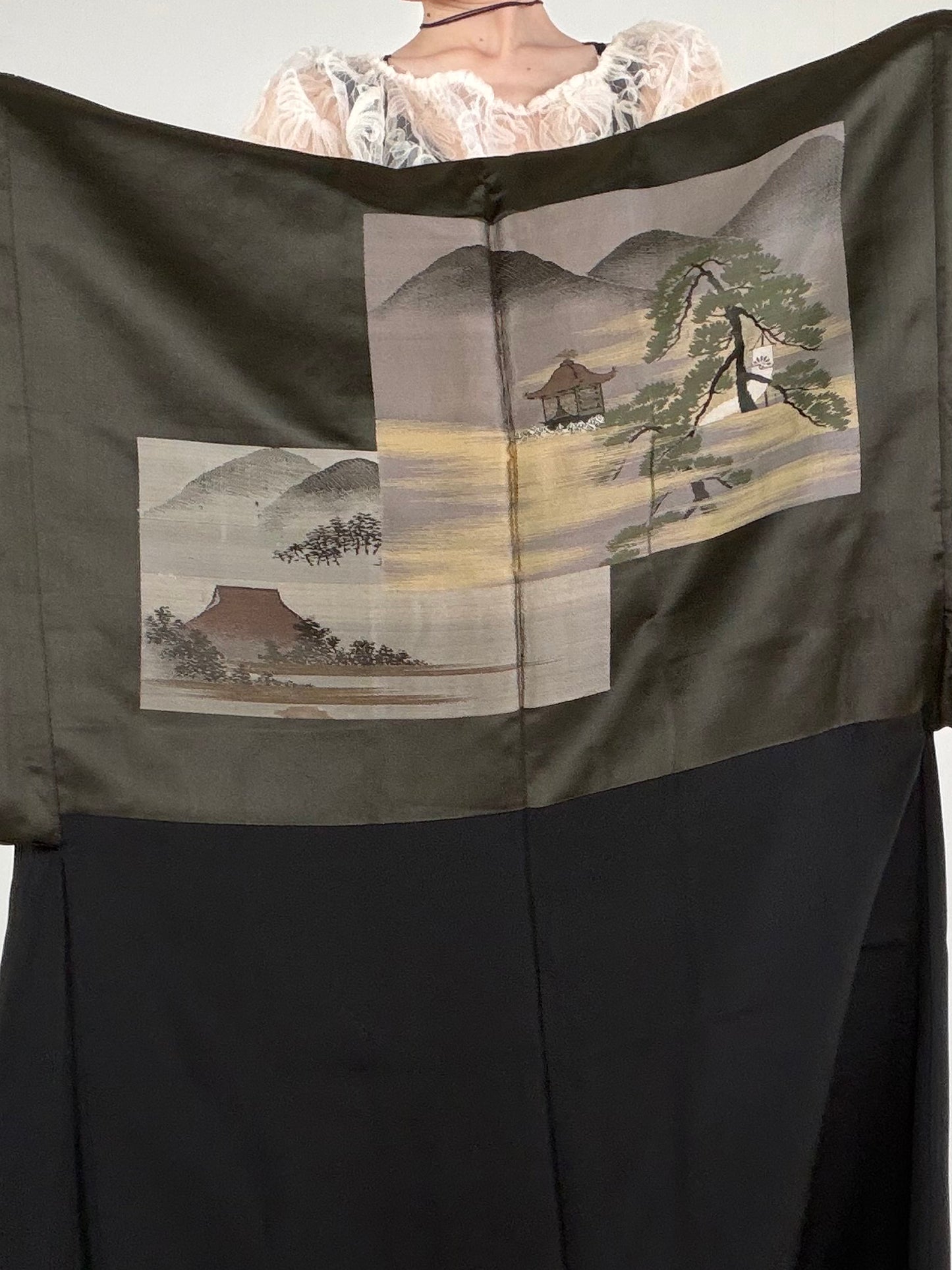 VINTAGE KUROMONTSUKI HAORI "maruni-daki-myoga, KUR111"