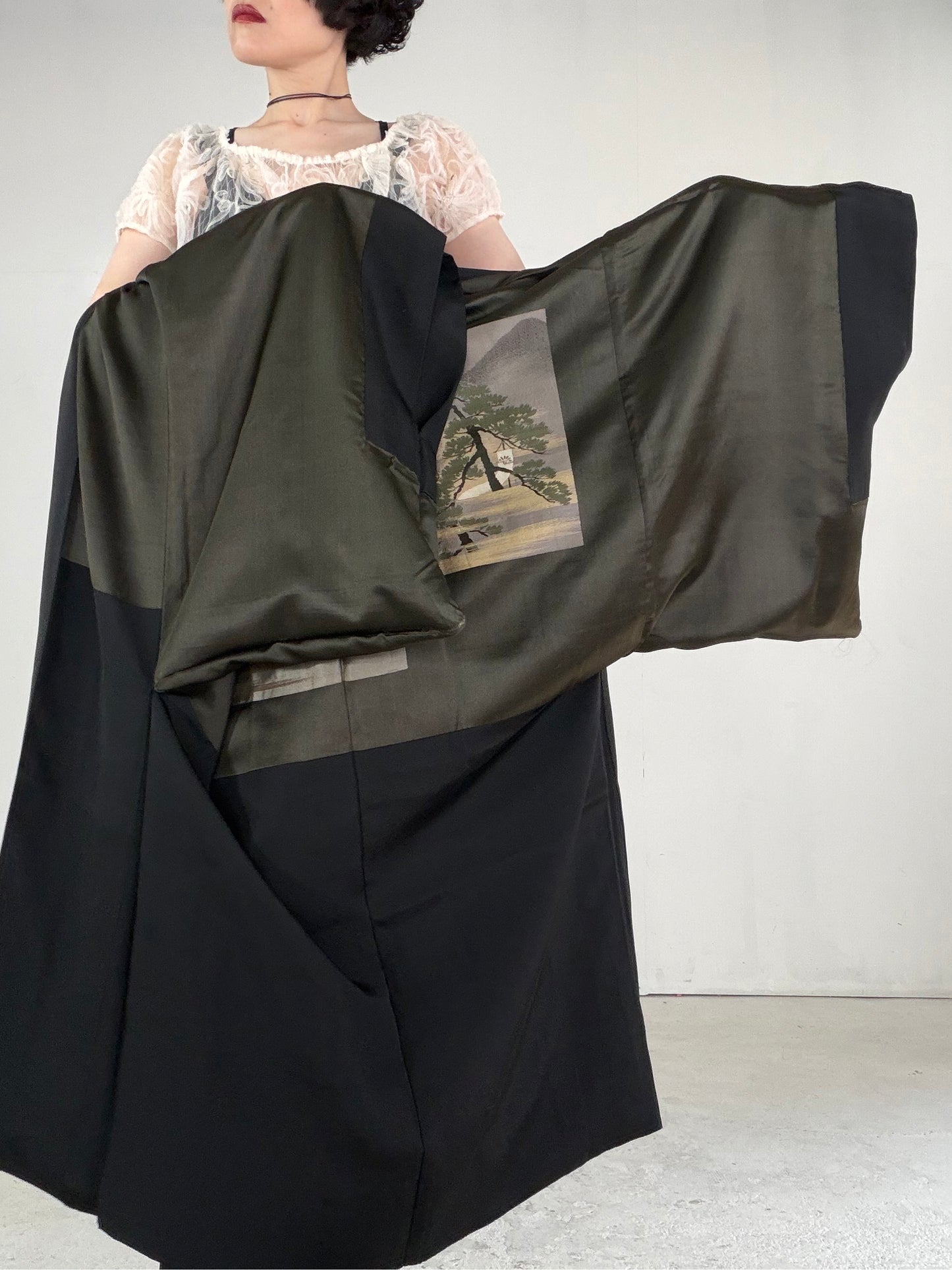 VINTAGE KUROMONTSUKI HAORI "maruni-daki-myoga, KUR111"