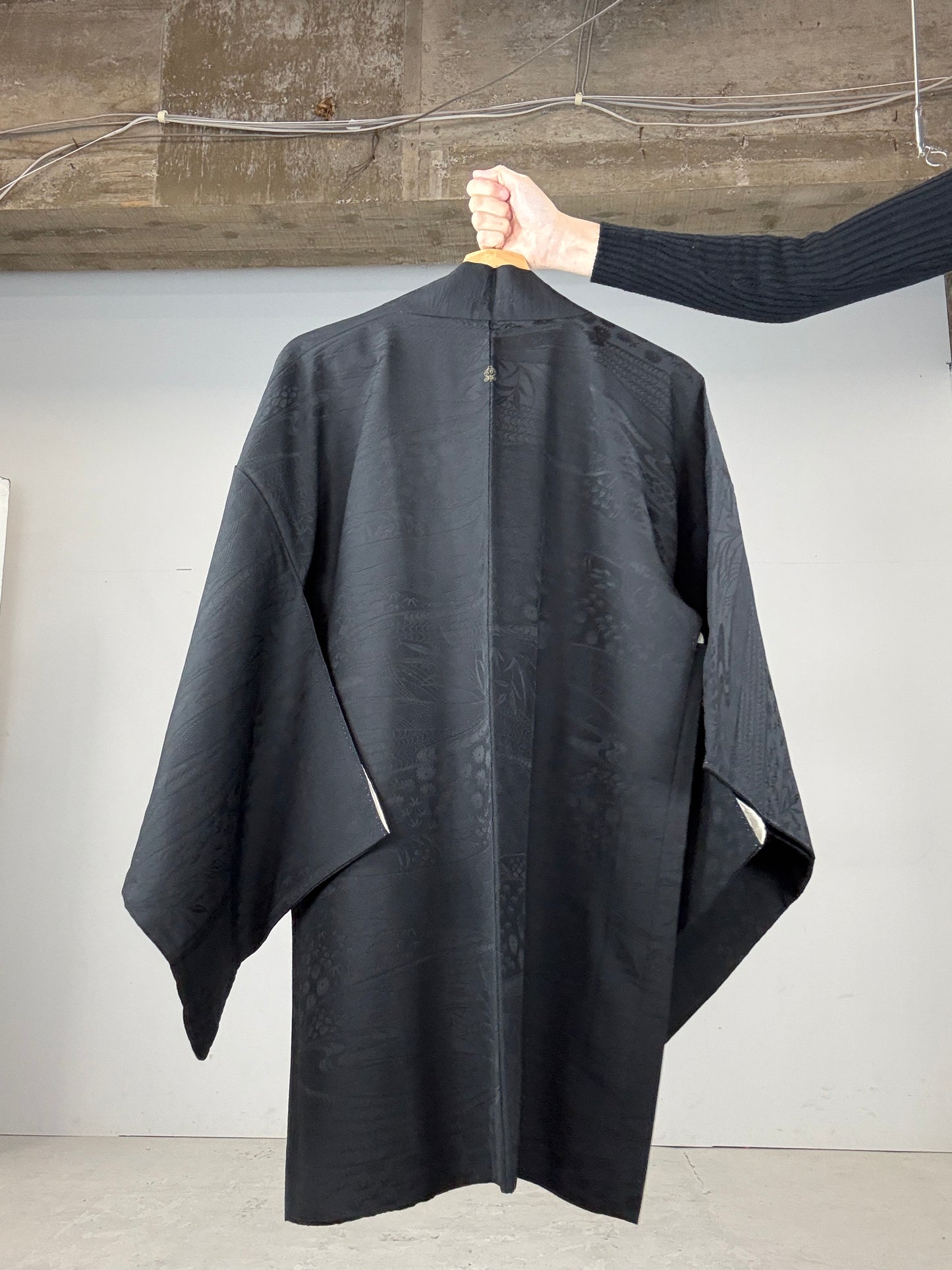 VINTAGE BLACK HAORI "ground pattern, shiki-no-kusabana"