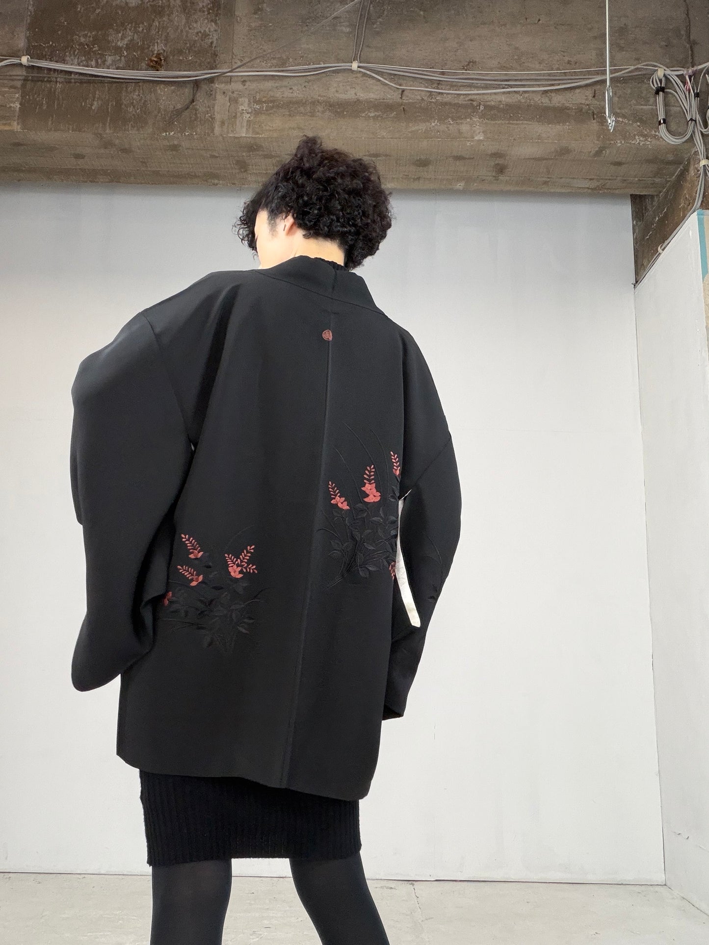 VINTAGE BLACK HAORI  "kamon, embroidery, BLK106"*damage