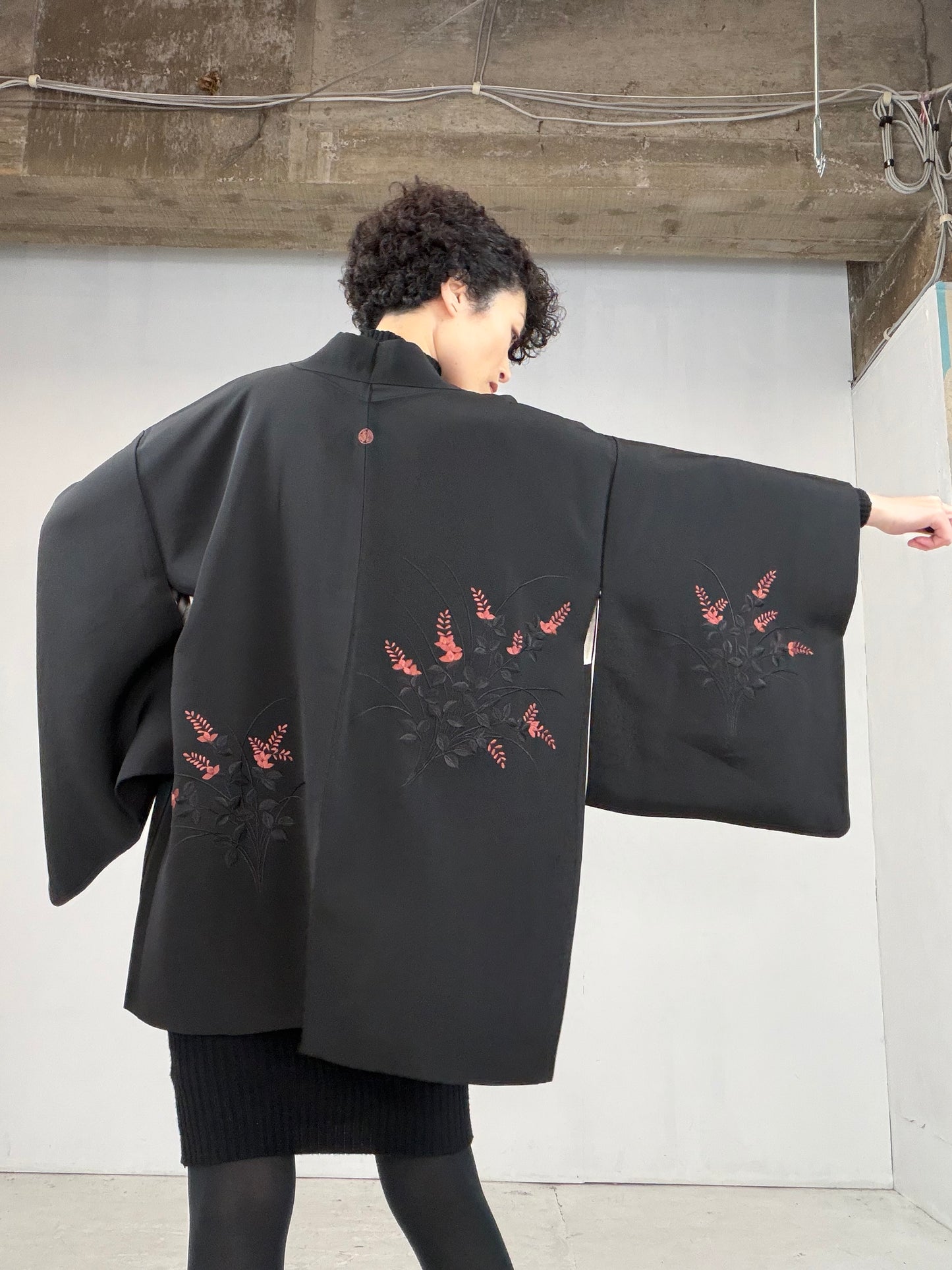 VINTAGE BLACK HAORI  "kamon, embroidery, BLK106"*damage