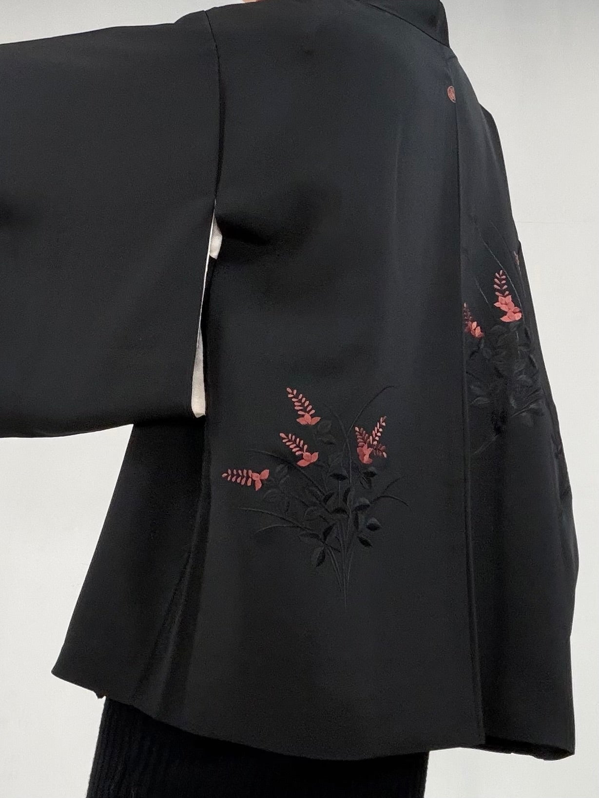VINTAGE BLACK HAORI  "kamon, embroidery, BLK106"*damage