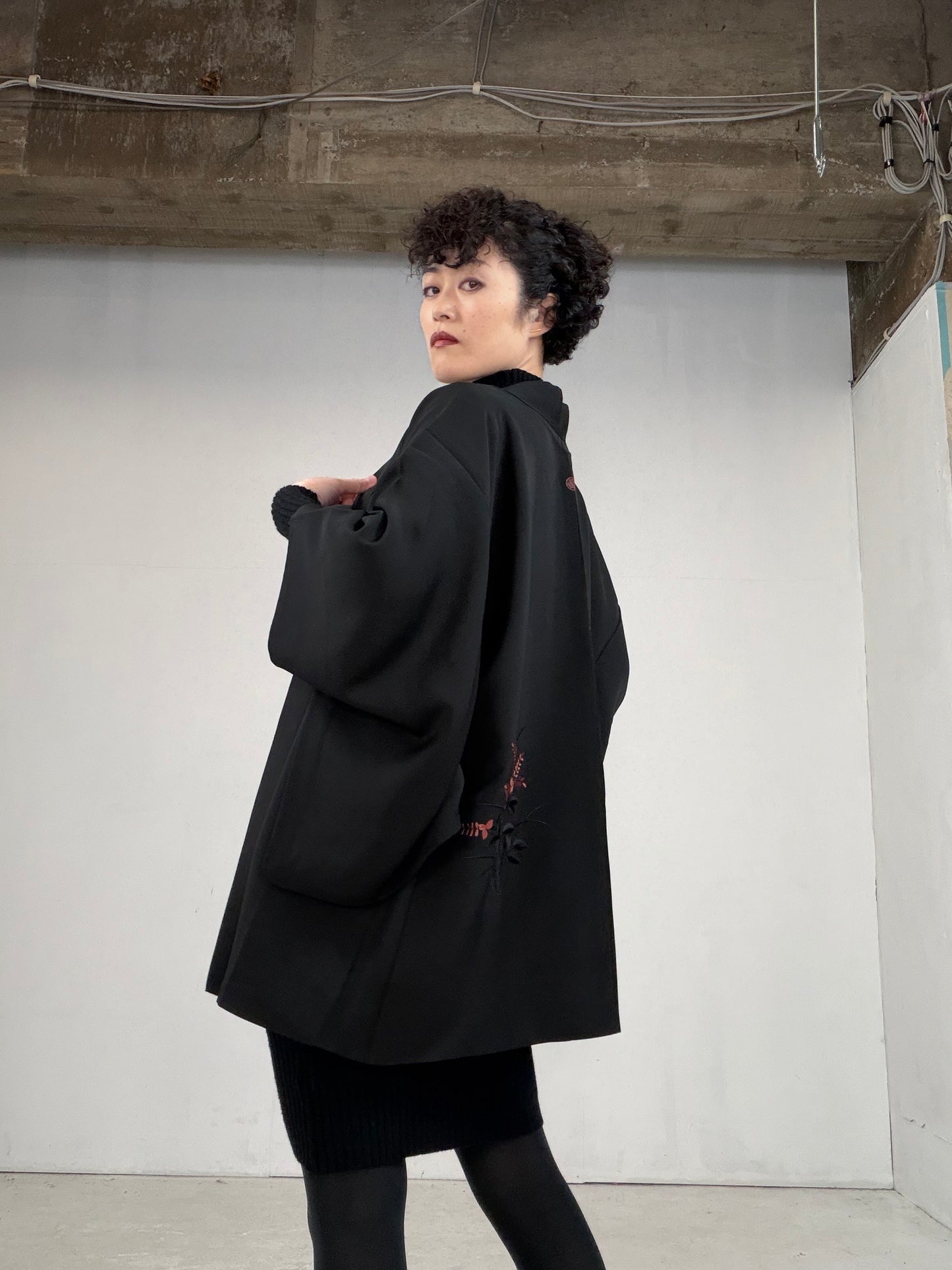 VINTAGE BLACK HAORI  "kamon, embroidery, BLK106"*damage