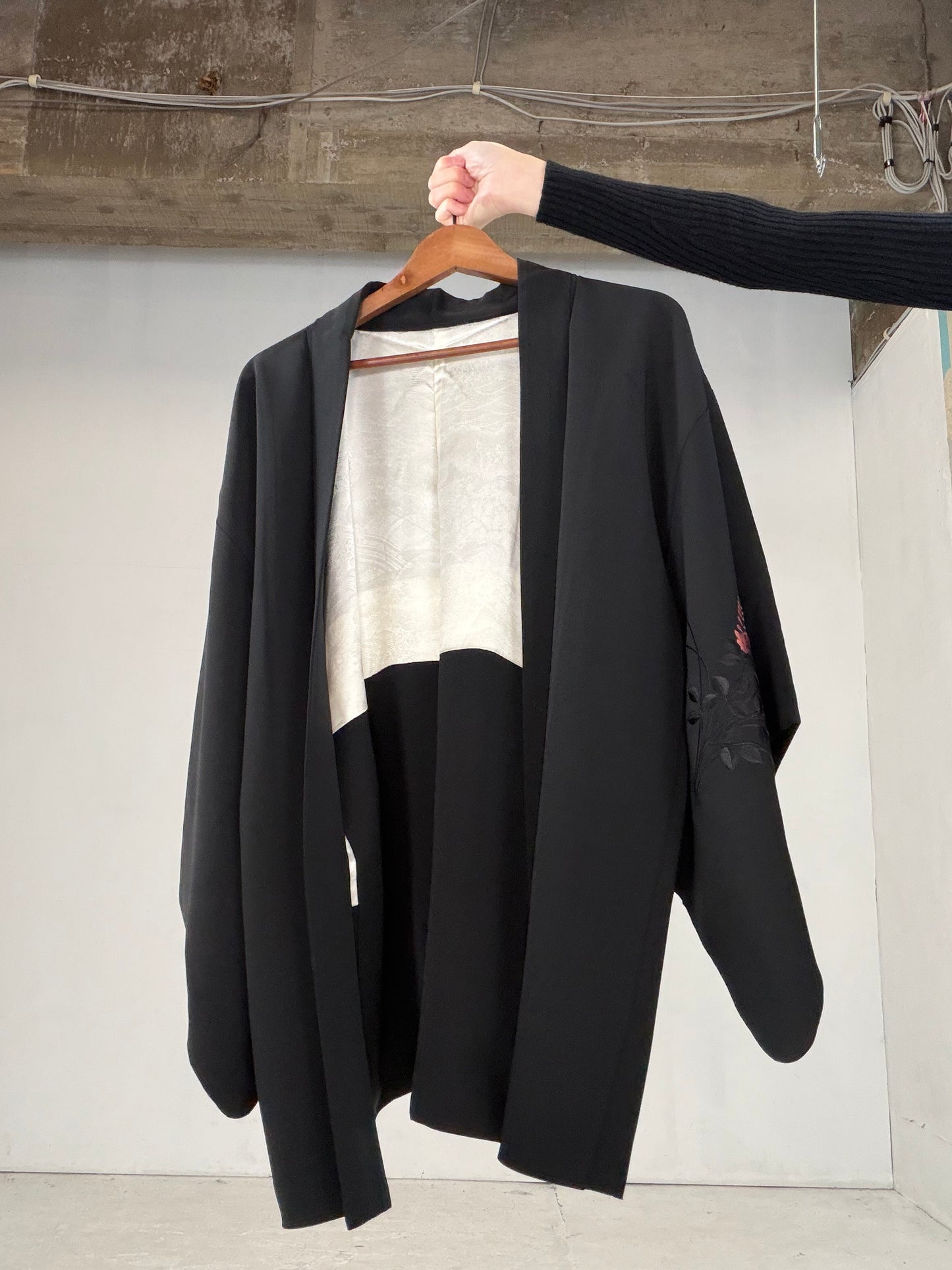 VINTAGE BLACK HAORI  "kamon, embroidery, BLK106"*damage
