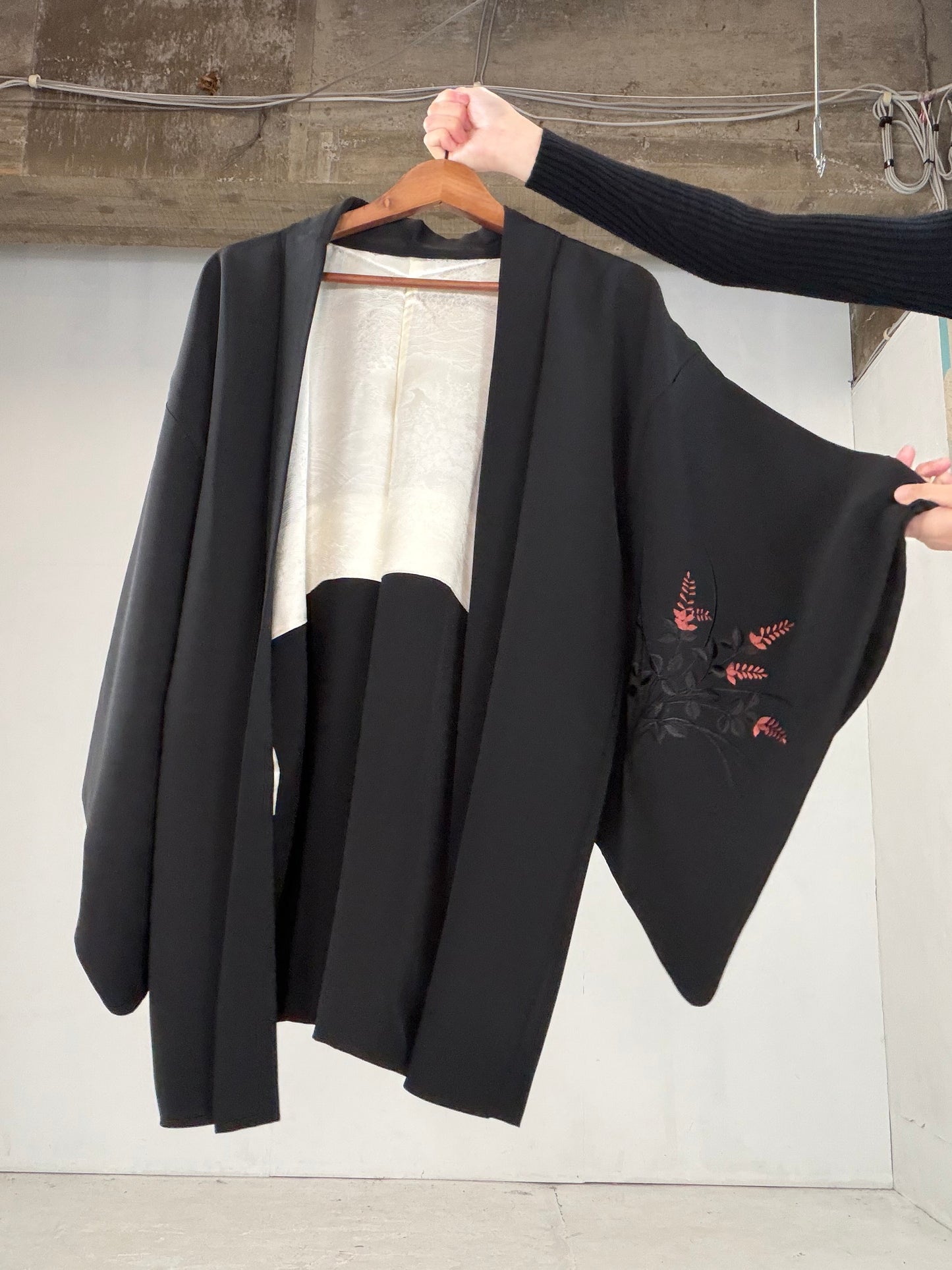 VINTAGE BLACK HAORI  "kamon, embroidery, BLK106"*damage