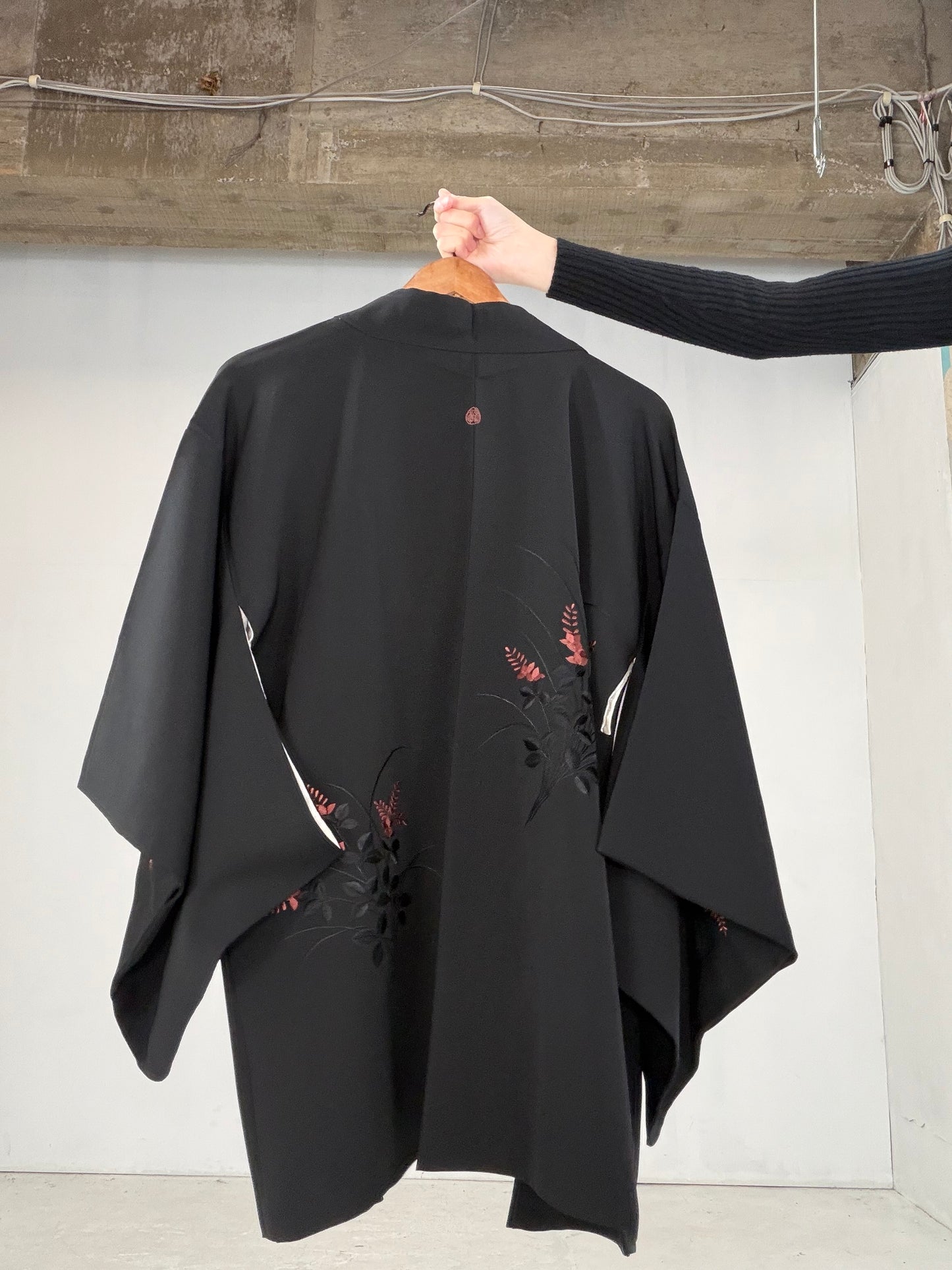 VINTAGE BLACK HAORI  "kamon, embroidery, BLK106"*damage