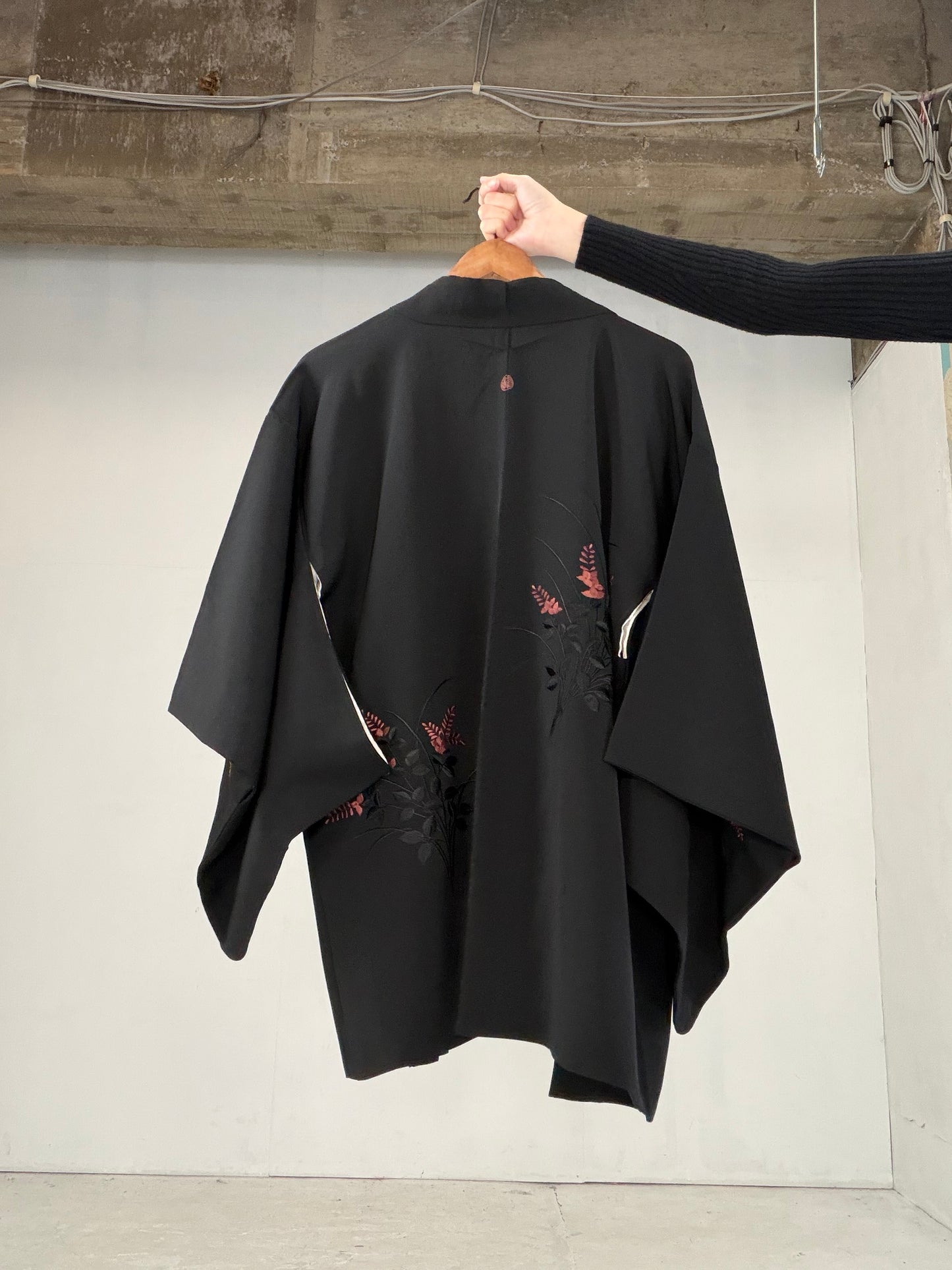 VINTAGE BLACK HAORI  "kamon, embroidery, BLK106"*damage