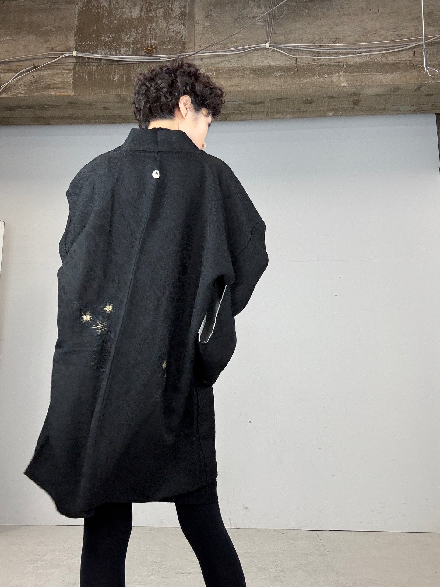 VINTAGE BLACK HAORI "unique ground pattern, gold, agari-fuji"