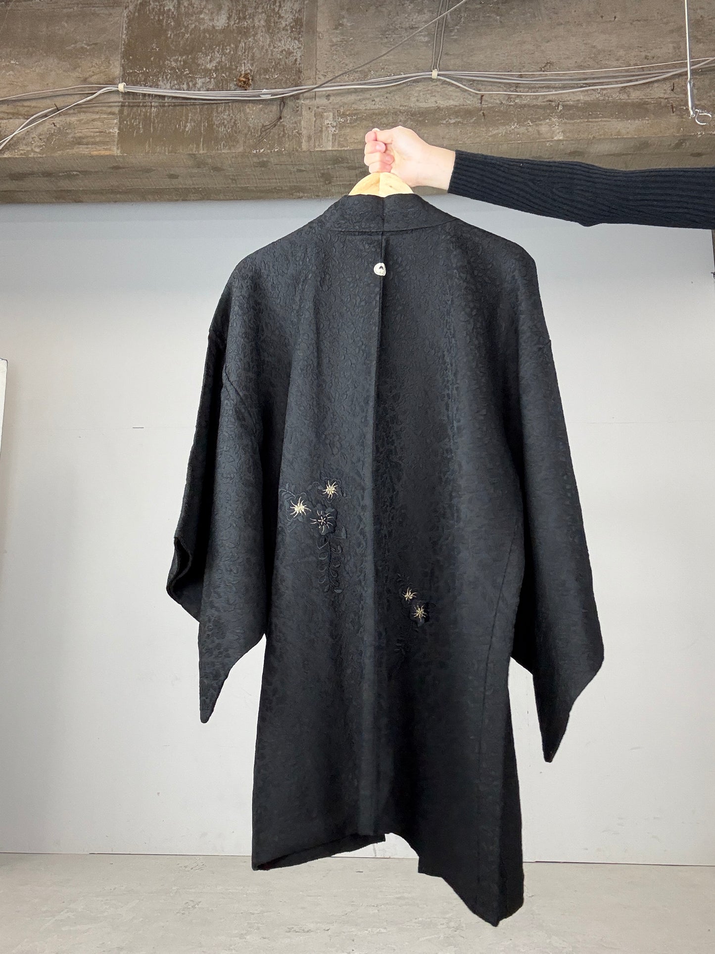 VINTAGE BLACK HAORI "unique ground pattern, gold, agari-fuji"