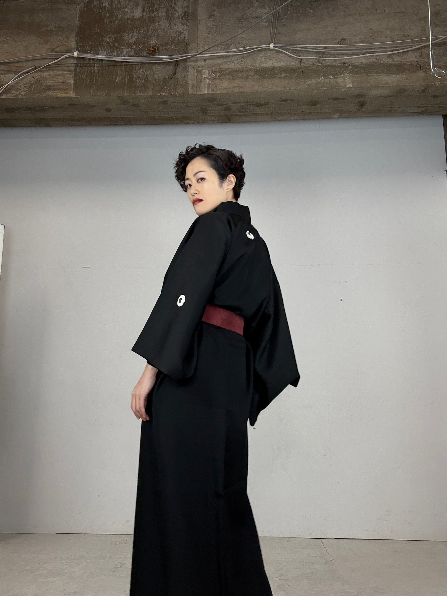 VINTAGE BLACK KIMONO MONTSUKI "agari-fuji"