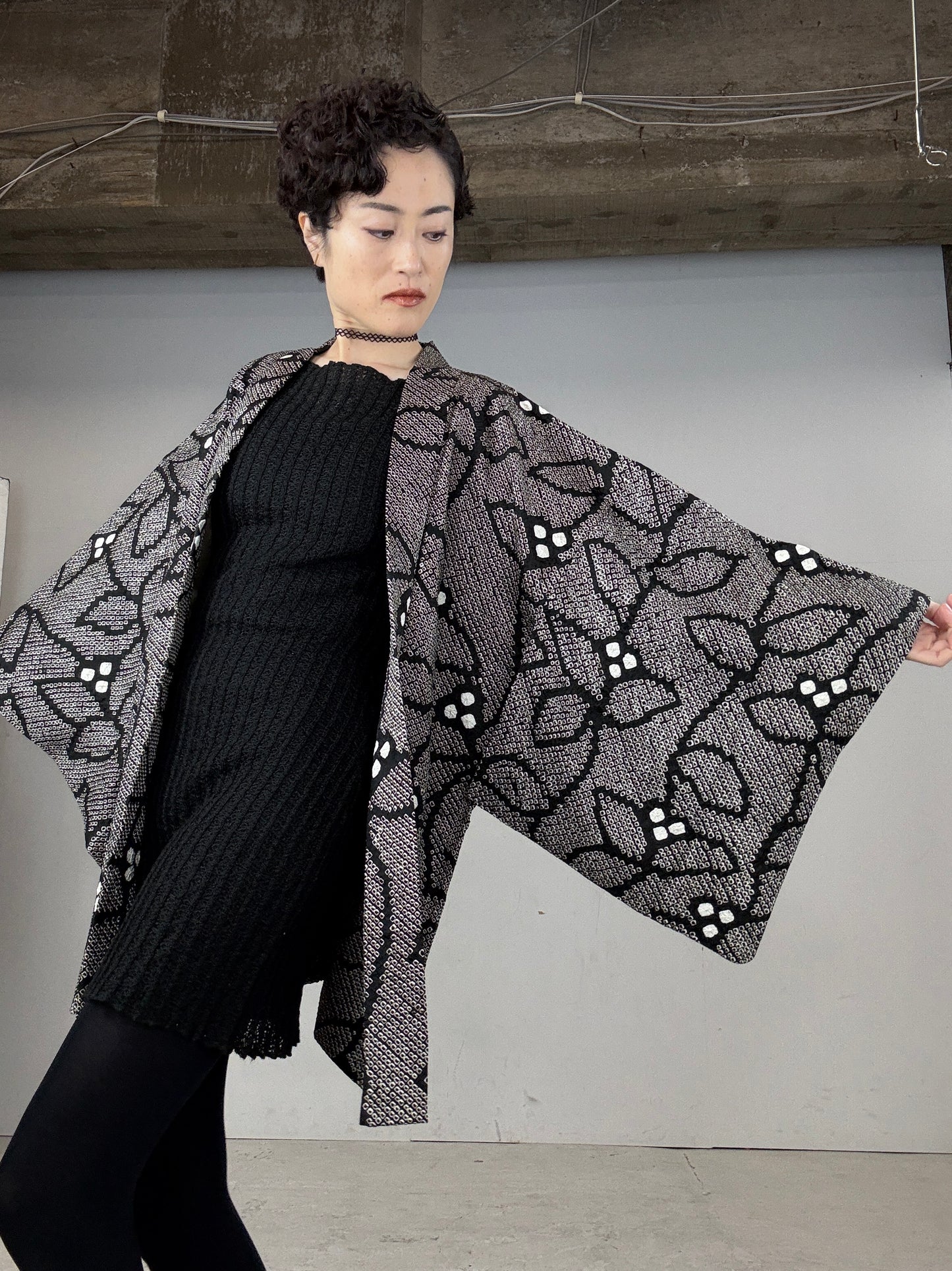 VINTAGE SHIBORI HAORI "black, flower"