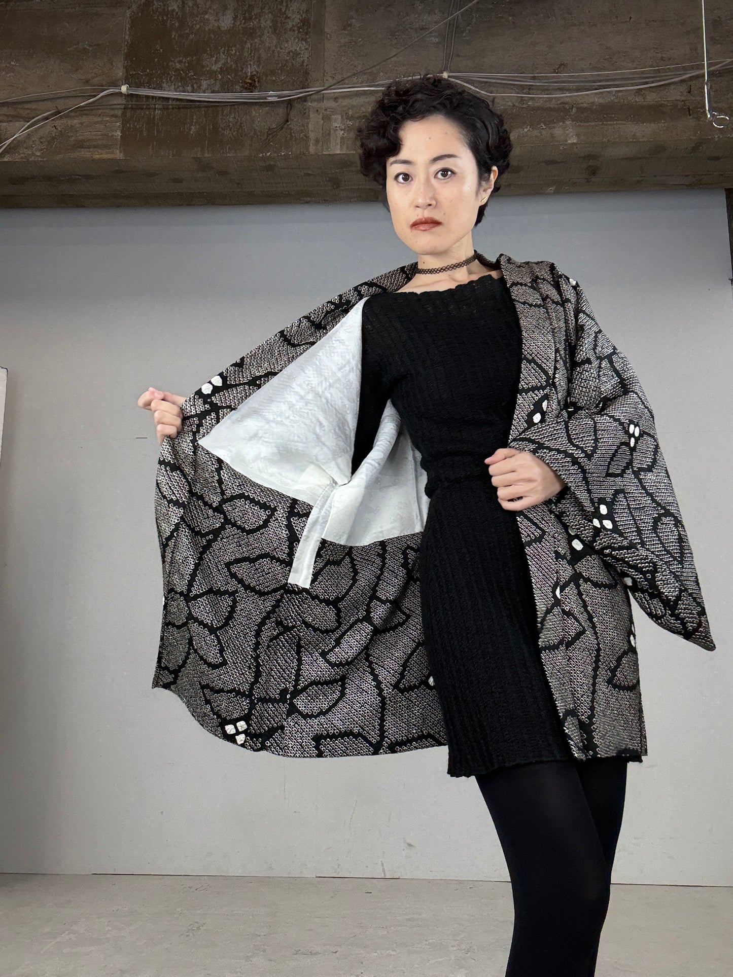 VINTAGE SHIBORI HAORI "black, flower"