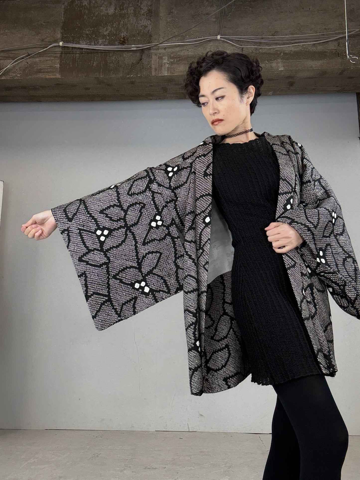 VINTAGE SHIBORI HAORI "black, flower"