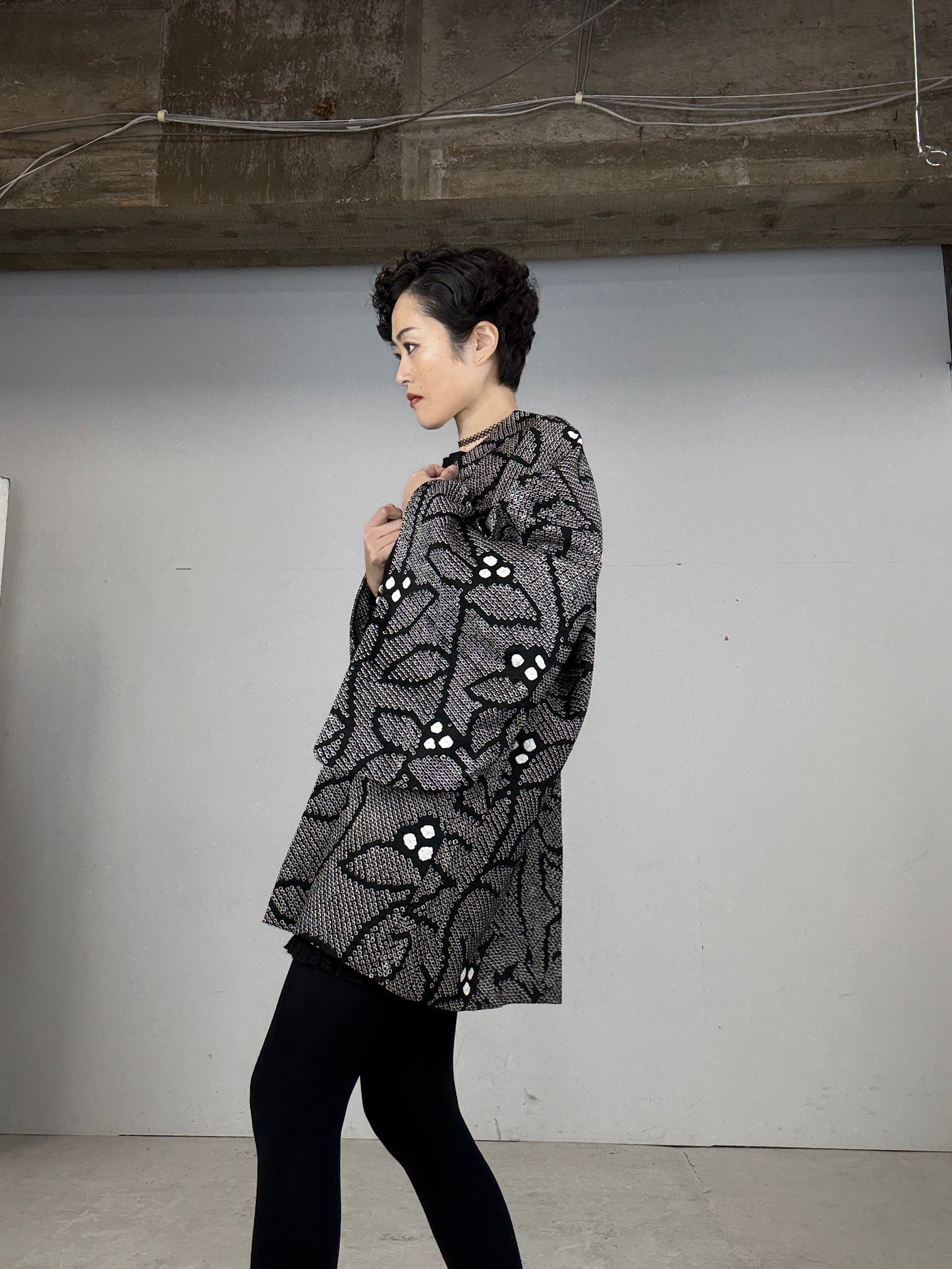 VINTAGE SHIBORI HAORI "black, flower"