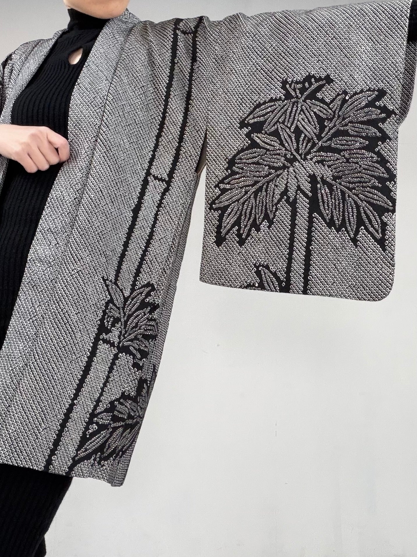 VINTAGE SHIBORI HAORI "black, bamboo, SIB107" *damage