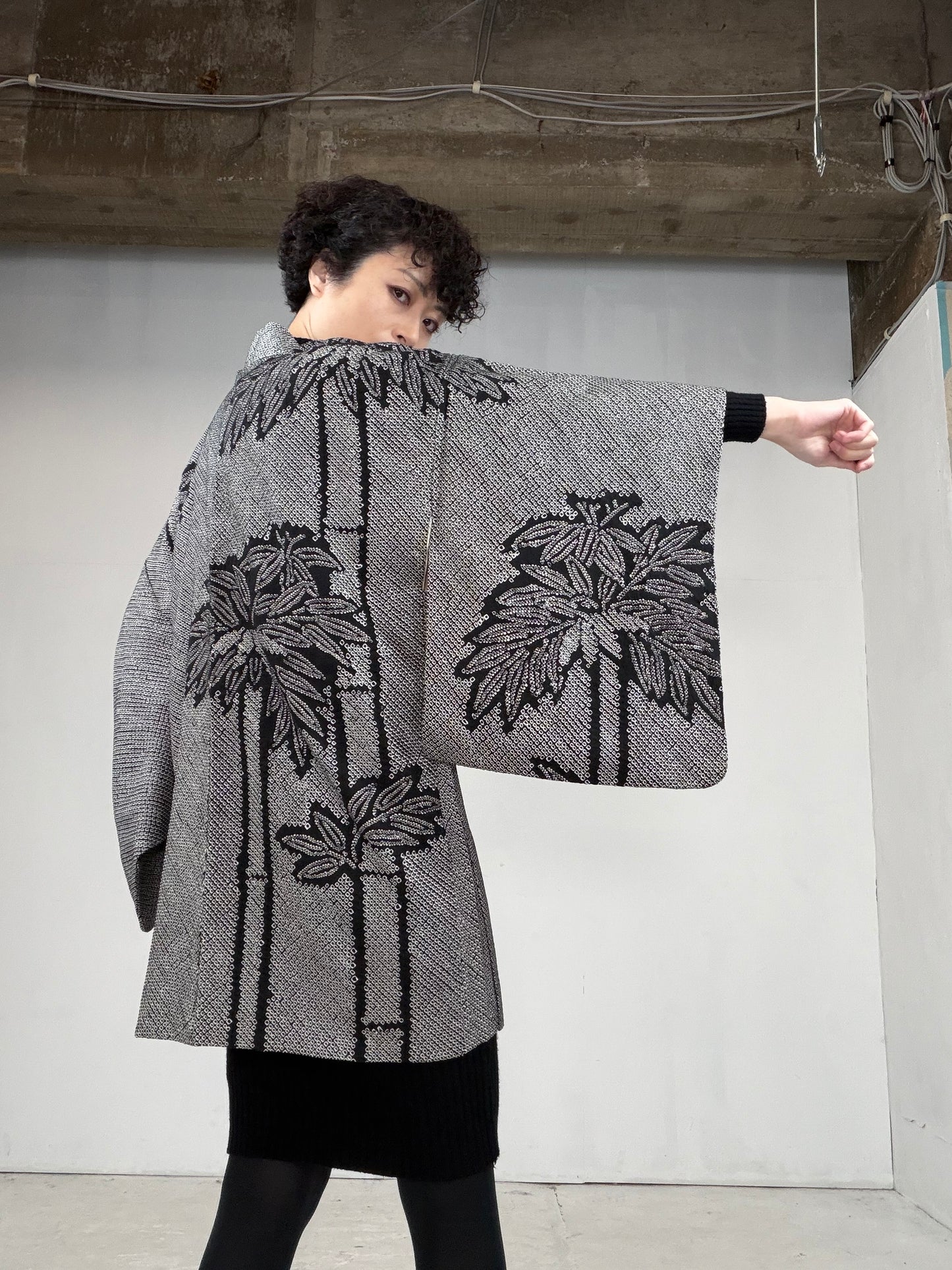 VINTAGE SHIBORI HAORI "black, bamboo, SIB107" *damage