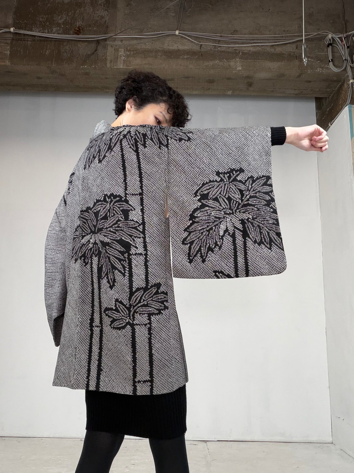 VINTAGE SHIBORI HAORI "black, bamboo, SIB107" *damage