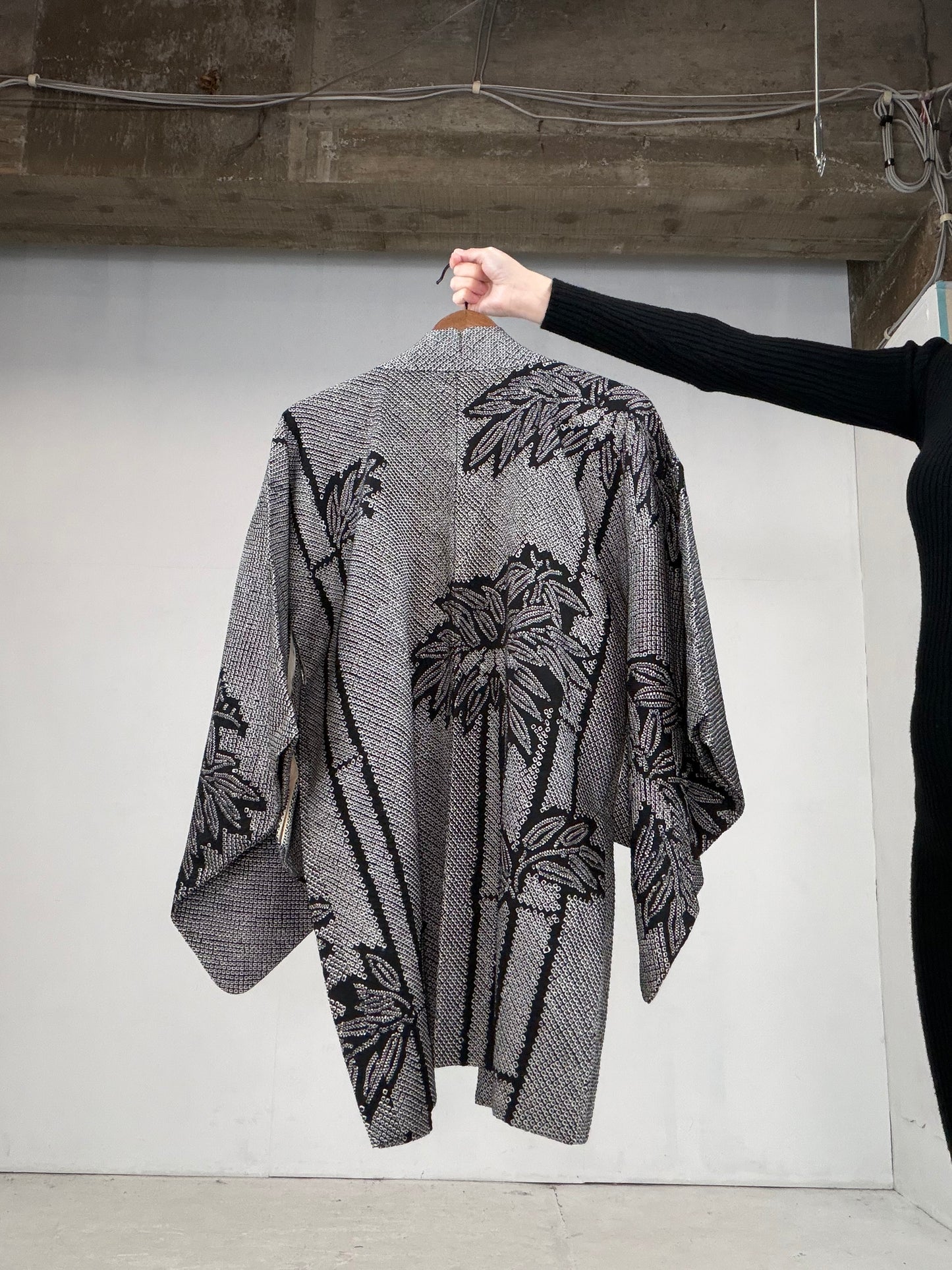 VINTAGE SHIBORI HAORI "black, bamboo, SIB107" *damage