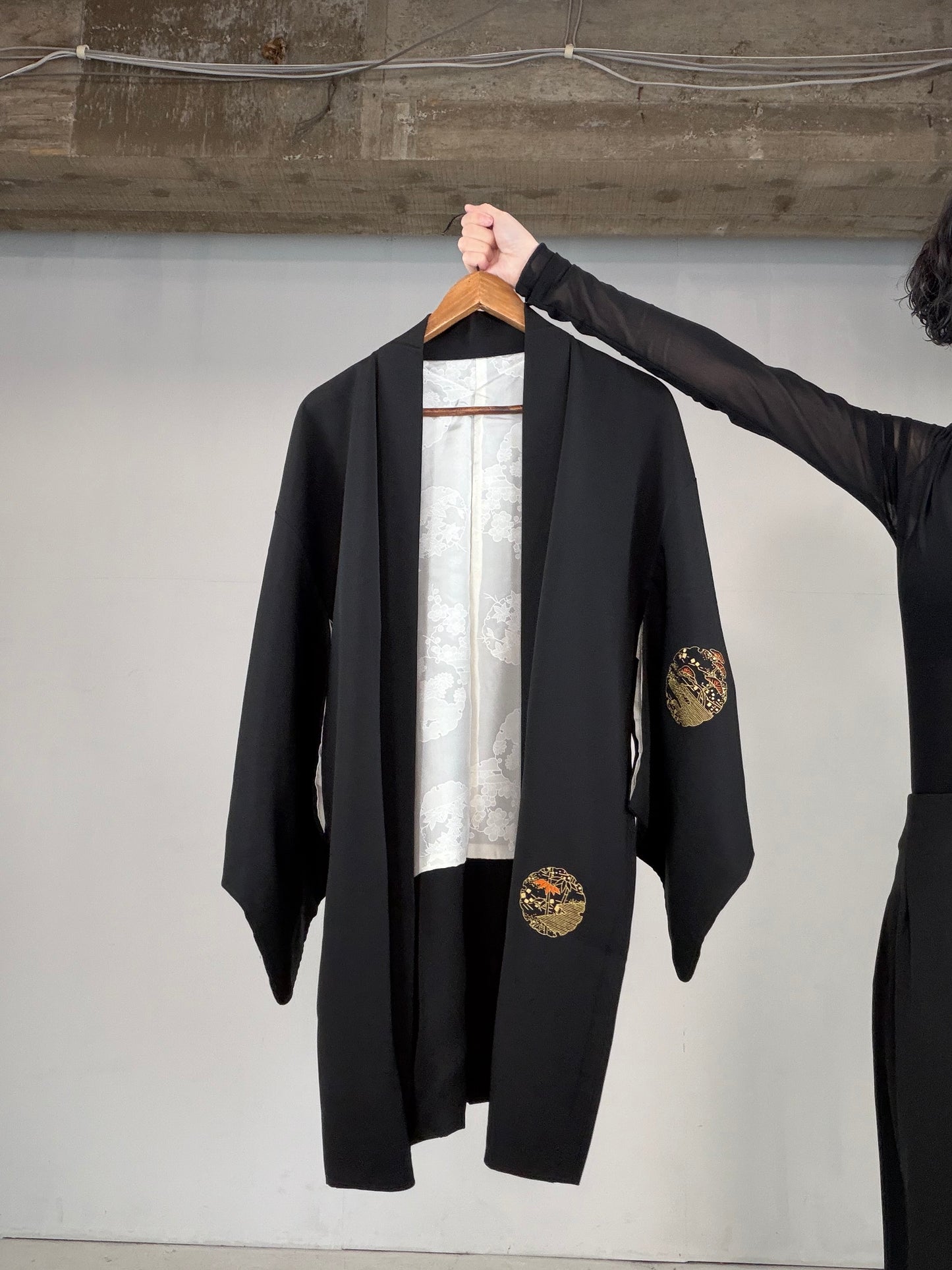 VINTAGE BLACK HAORI  "gold, yukiwa, BLK121"