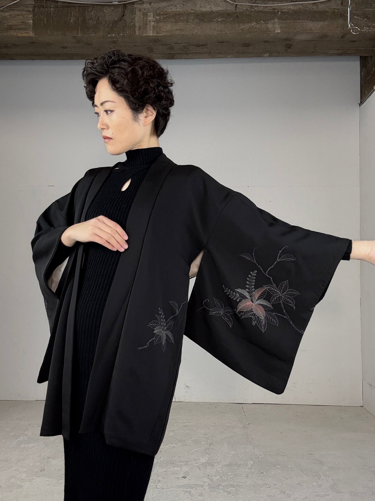 VINTAGE BLACK HAORI "inside, beautiful flower" rakkan logo mark