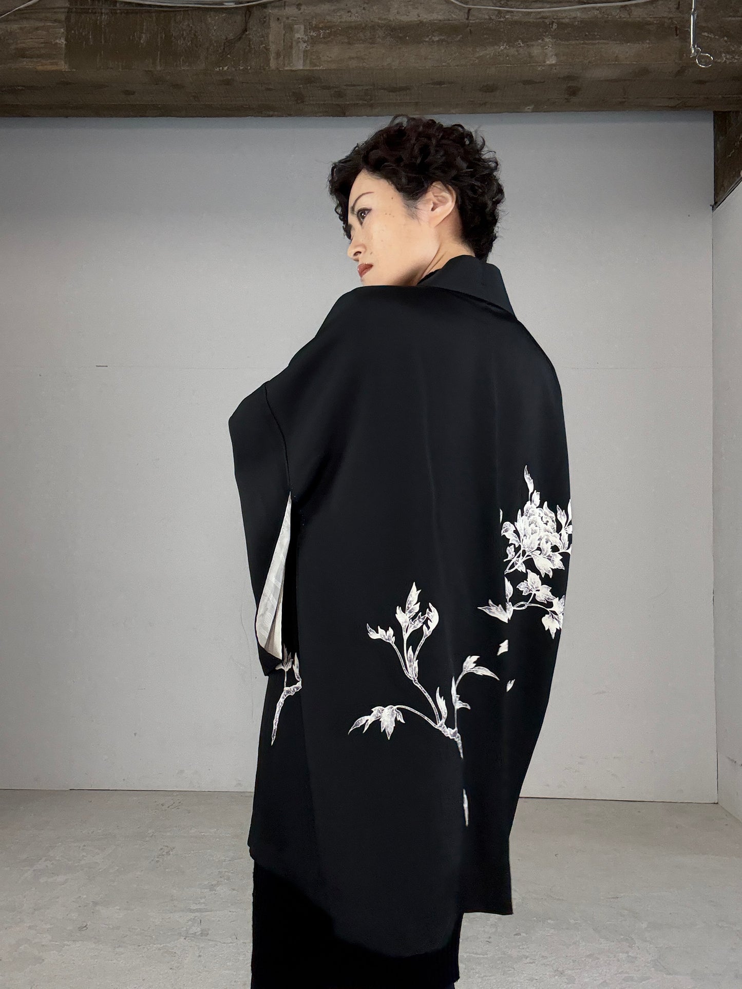 VINTAGE BLACK HAORI "painted,  silver flower"