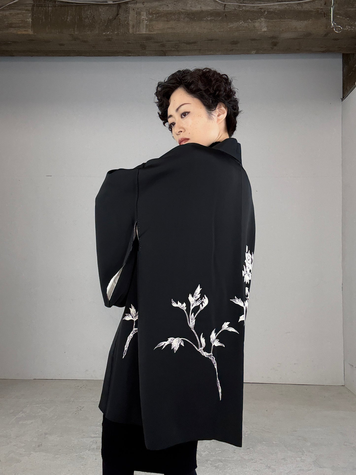 VINTAGE BLACK HAORI "painted,  silver flower"