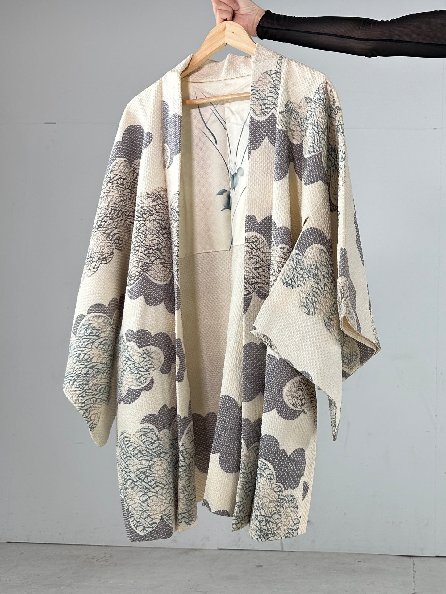 VINTAGE SHIBORI HAORI shiro kumo