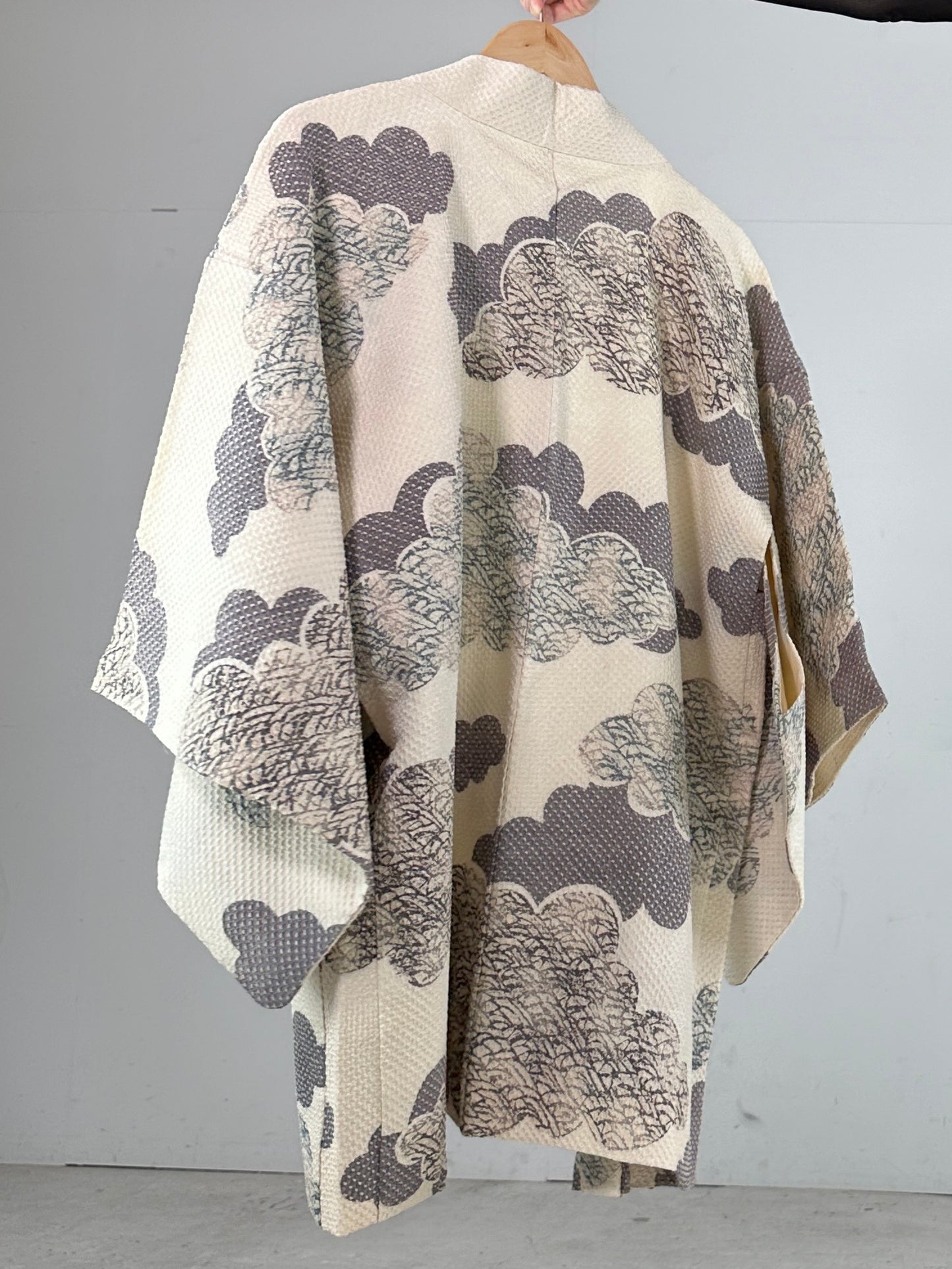 VINTAGE SHIBORI HAORI shiro kumo