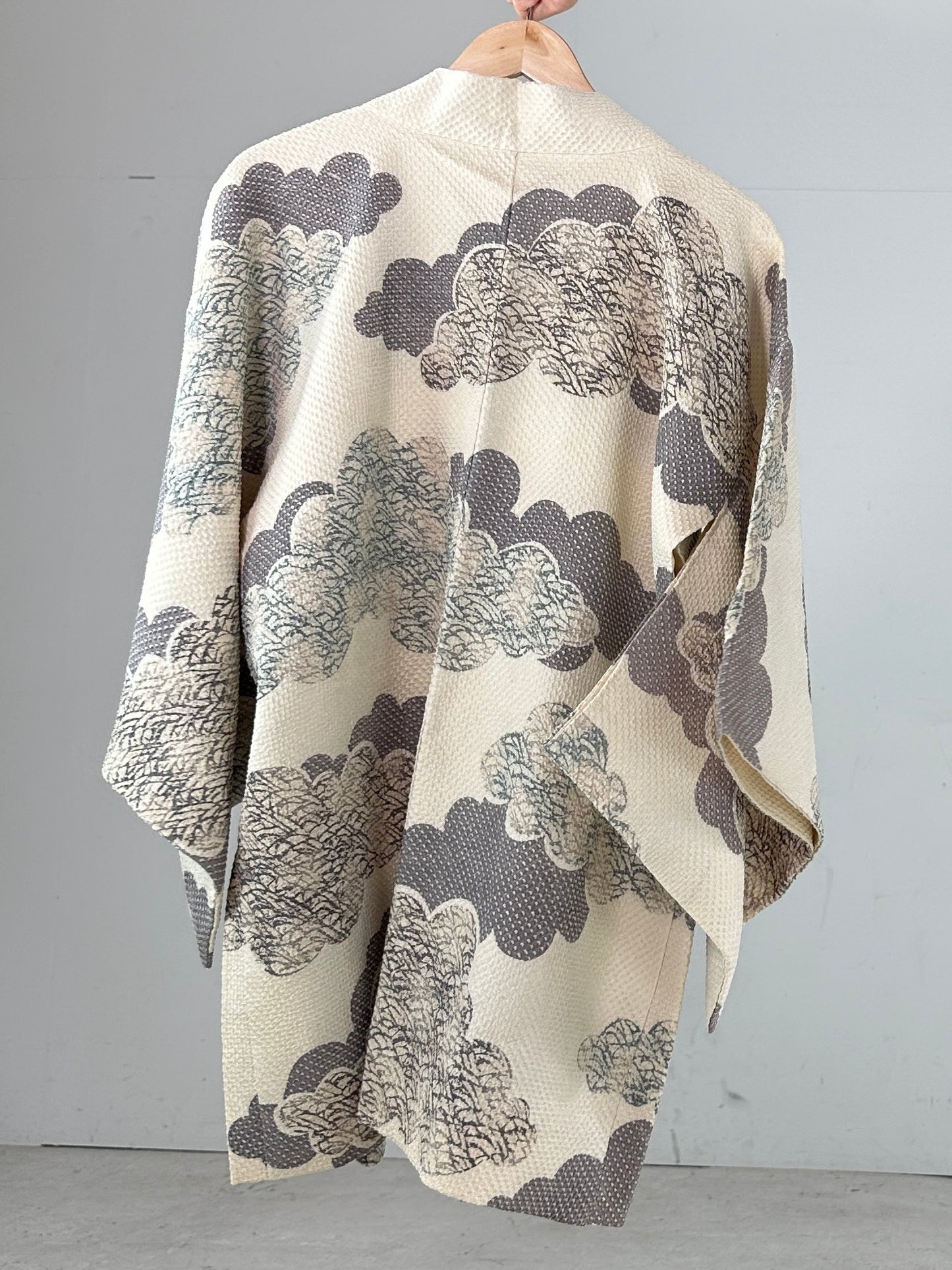 VINTAGE SHIBORI HAORI shiro kumo