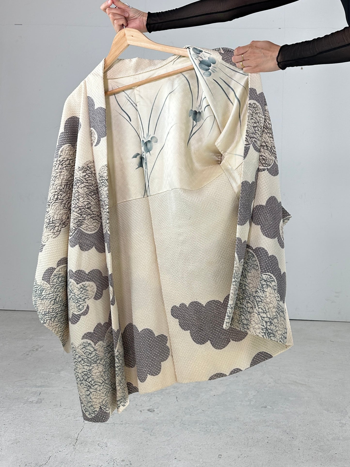 VINTAGE SHIBORI HAORI shiro kumo