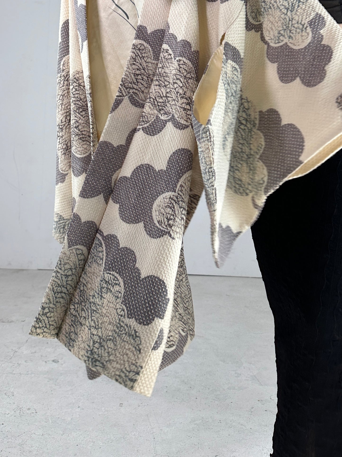 VINTAGE SHIBORI HAORI shiro kumo