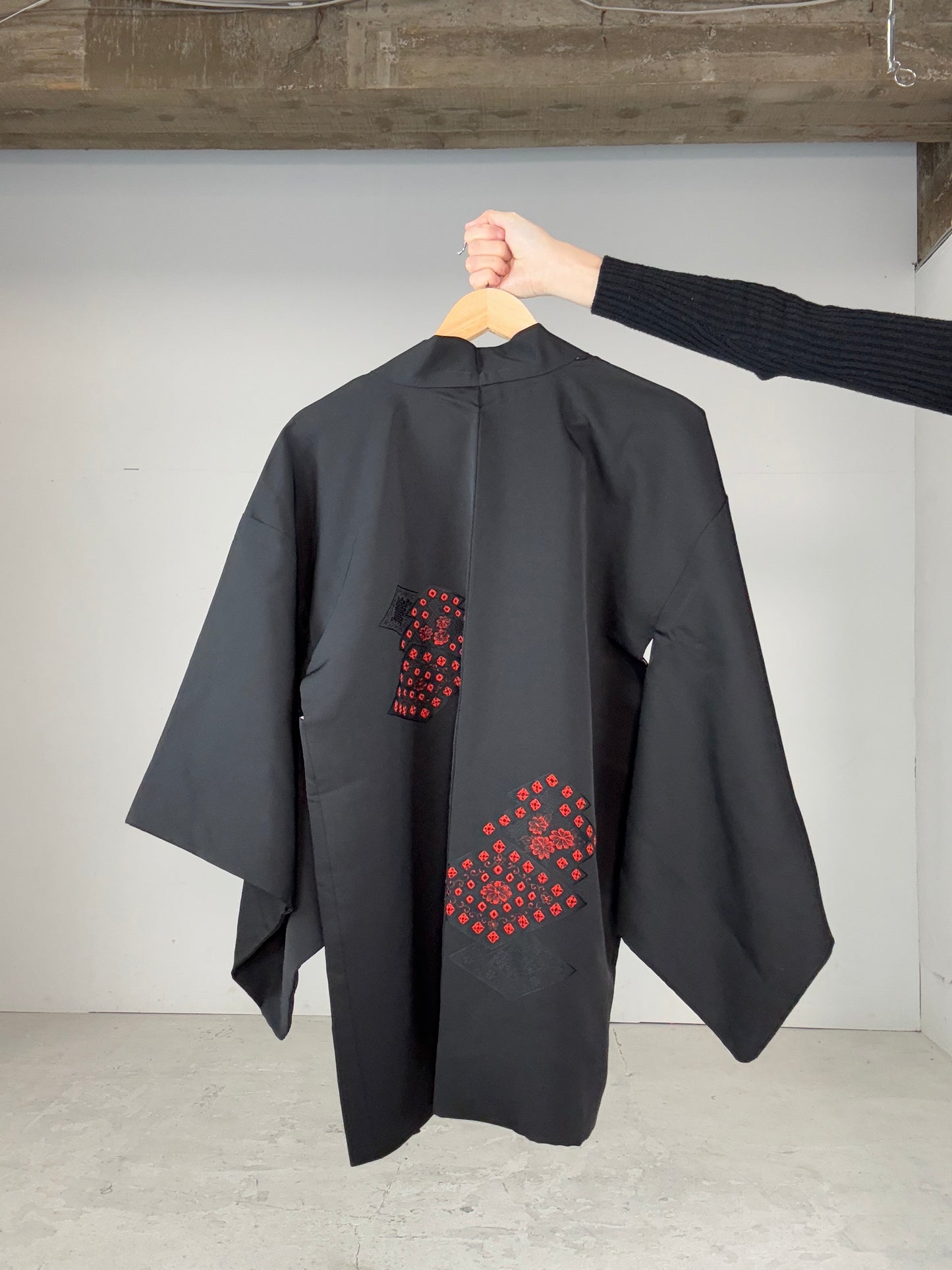 VINTAGE BLACK HAORI "red, hanabishi, embroidery"