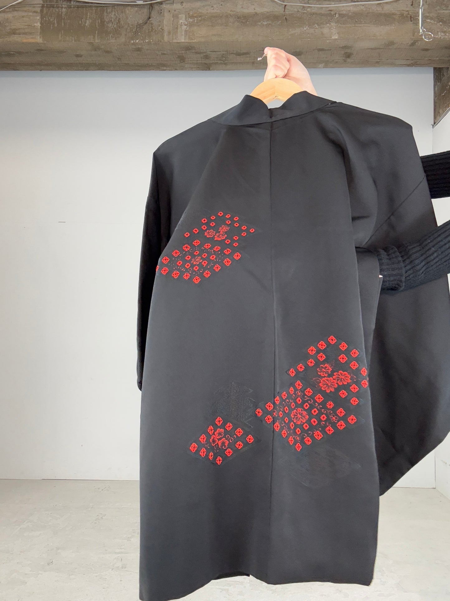 VINTAGE BLACK HAORI "red, hanabishi, embroidery"