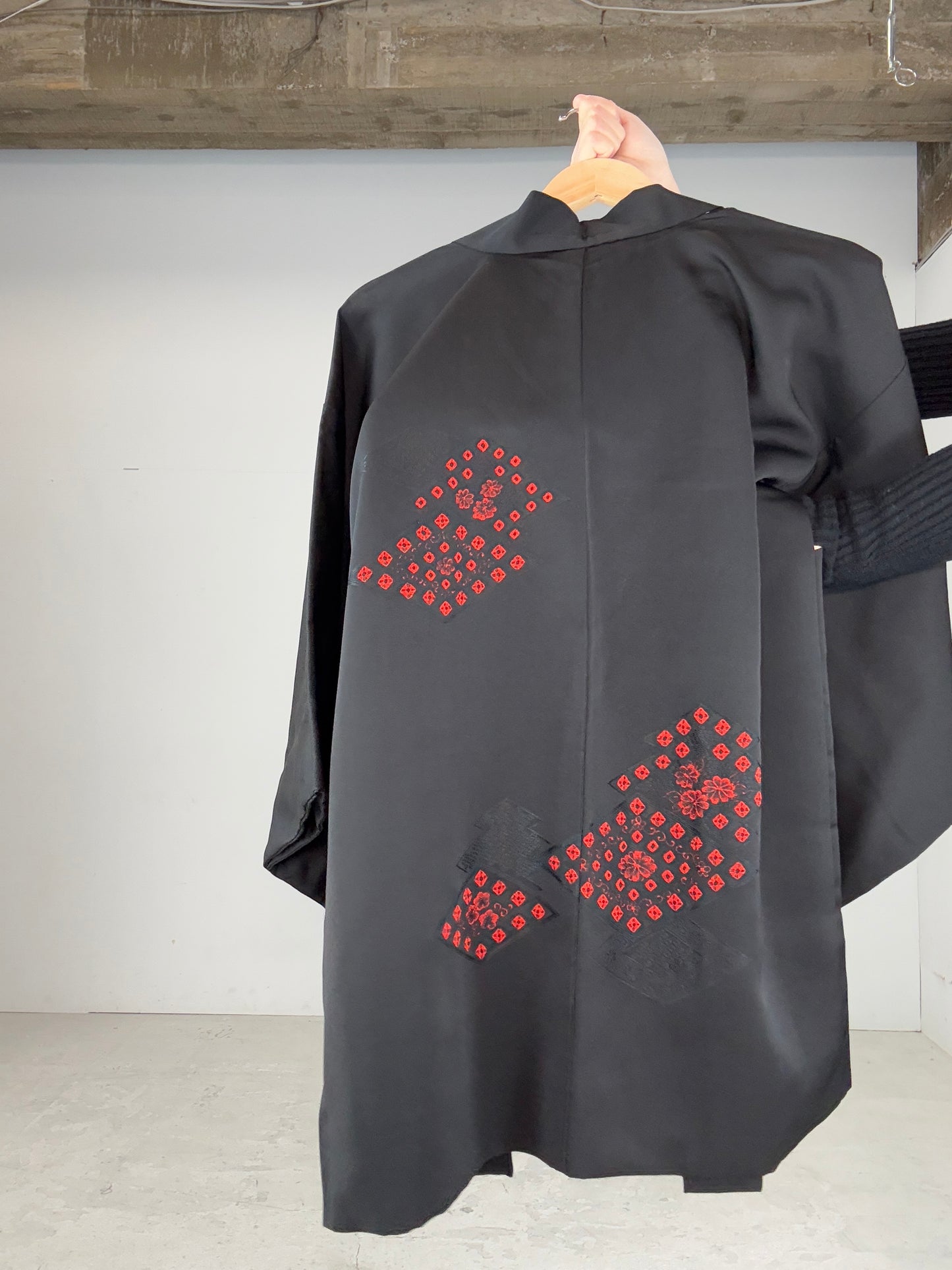 VINTAGE BLACK HAORI "red, hanabishi, embroidery"