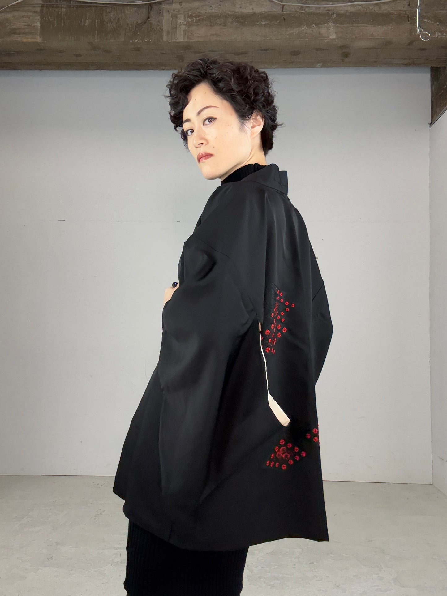 VINTAGE BLACK HAORI "red, hanabishi, embroidery"