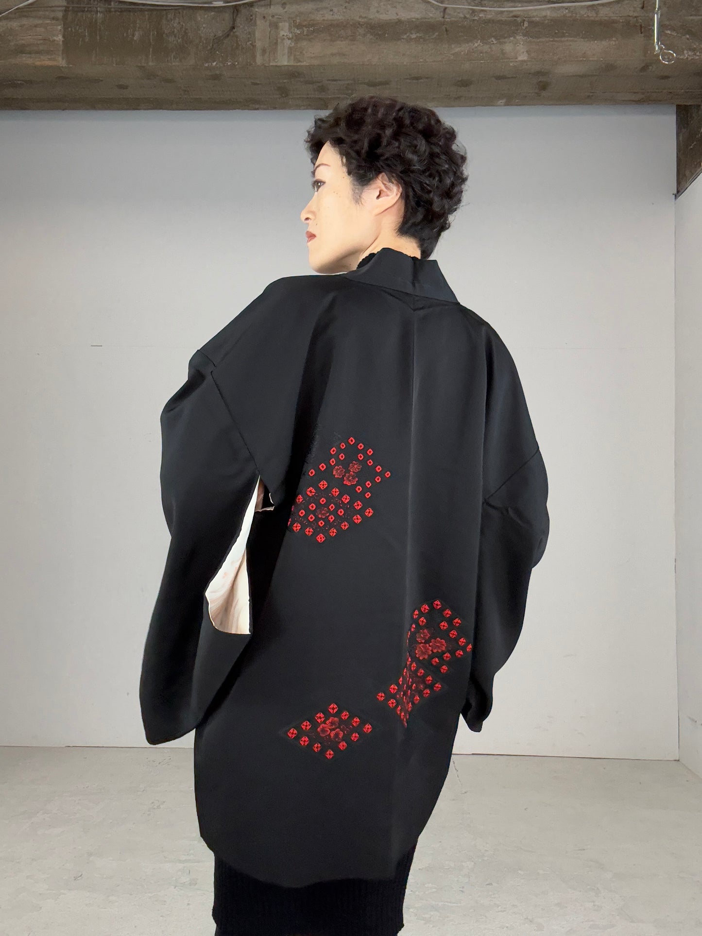 VINTAGE BLACK HAORI "red, hanabishi, embroidery"