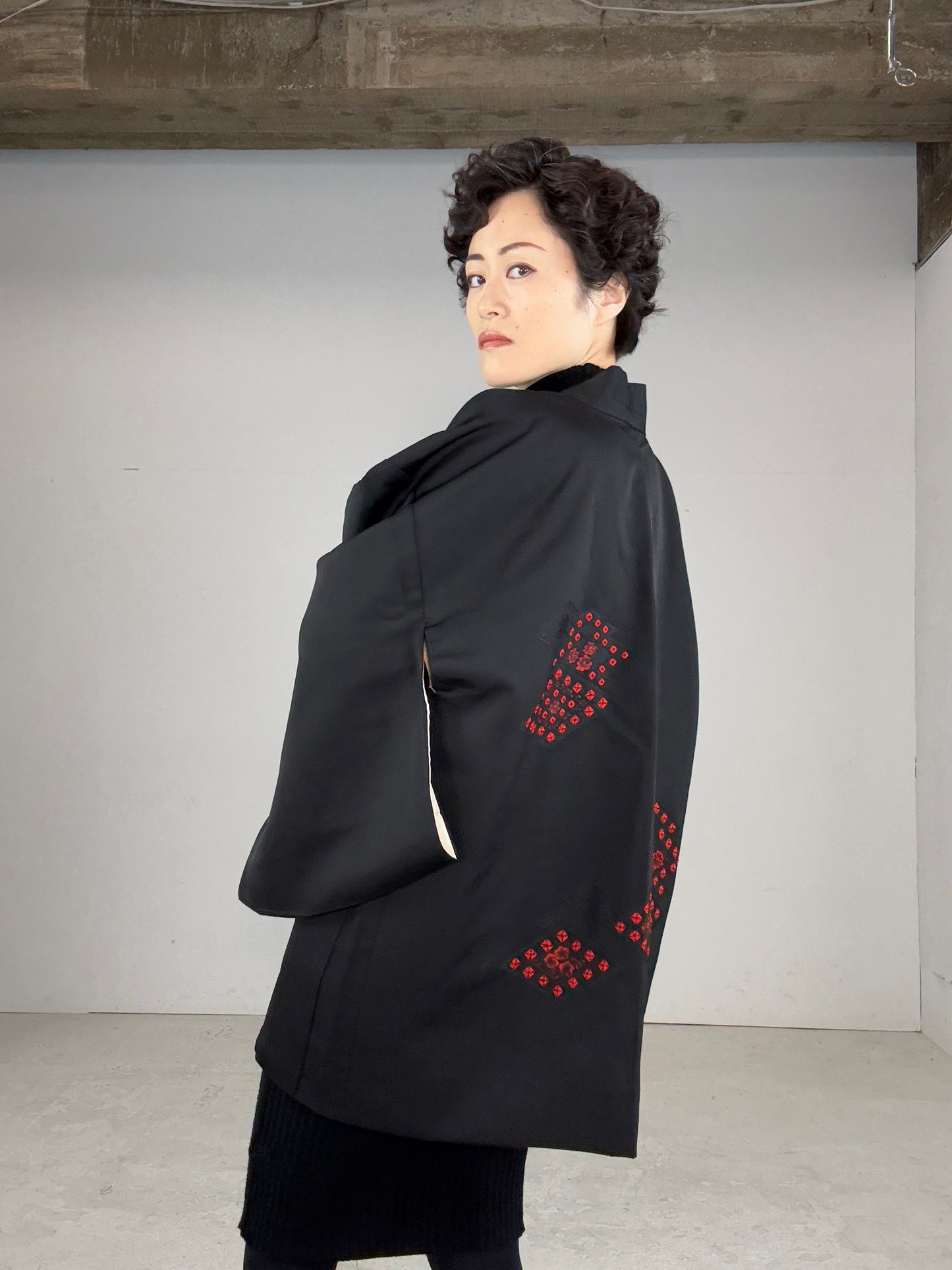 VINTAGE BLACK HAORI "red, hanabishi, embroidery"