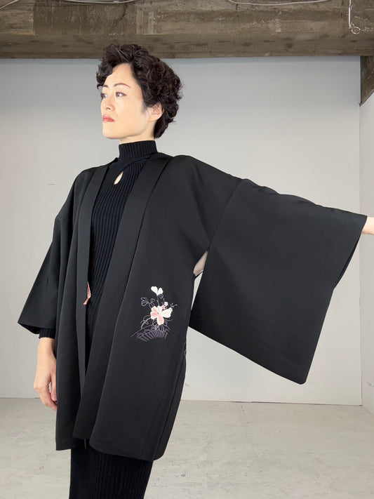 VINTAGE BLACK HAORI "momoiro-flower, embroidery"