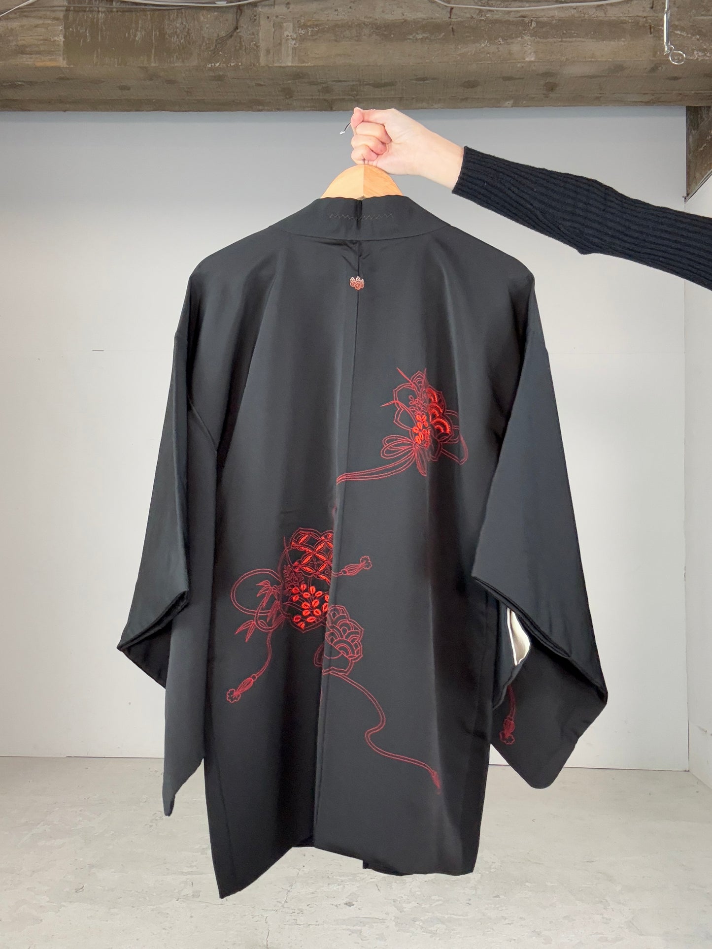 VINTAGE BLACK HAORI "red, shippou, flower, embroidery"