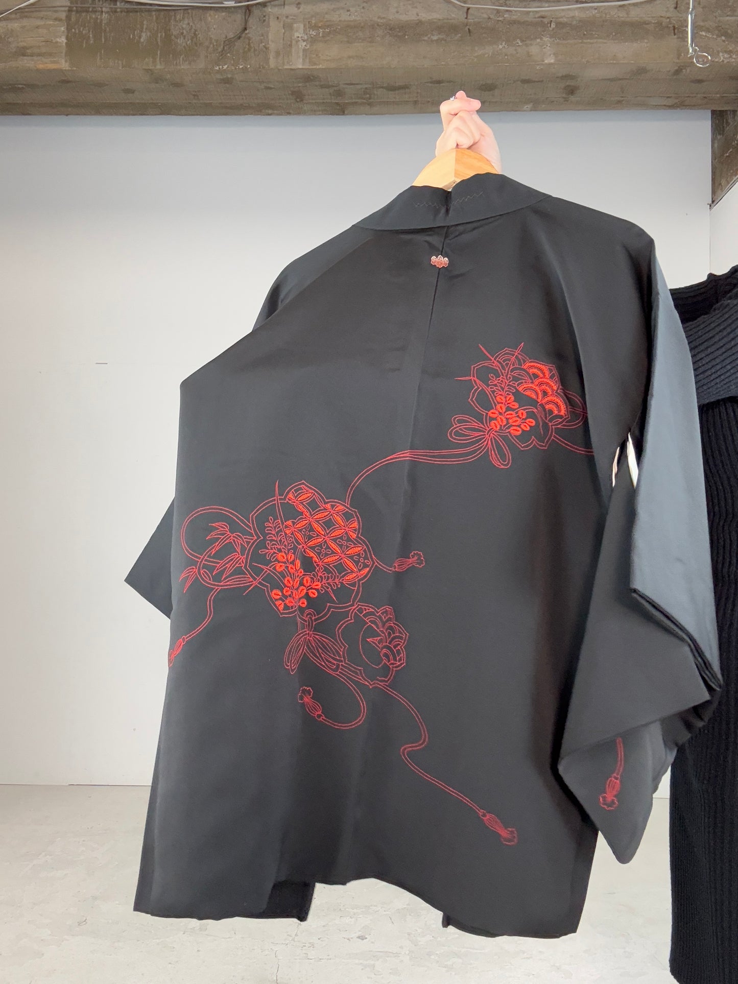 VINTAGE BLACK HAORI "red, shippou, flower, embroidery"