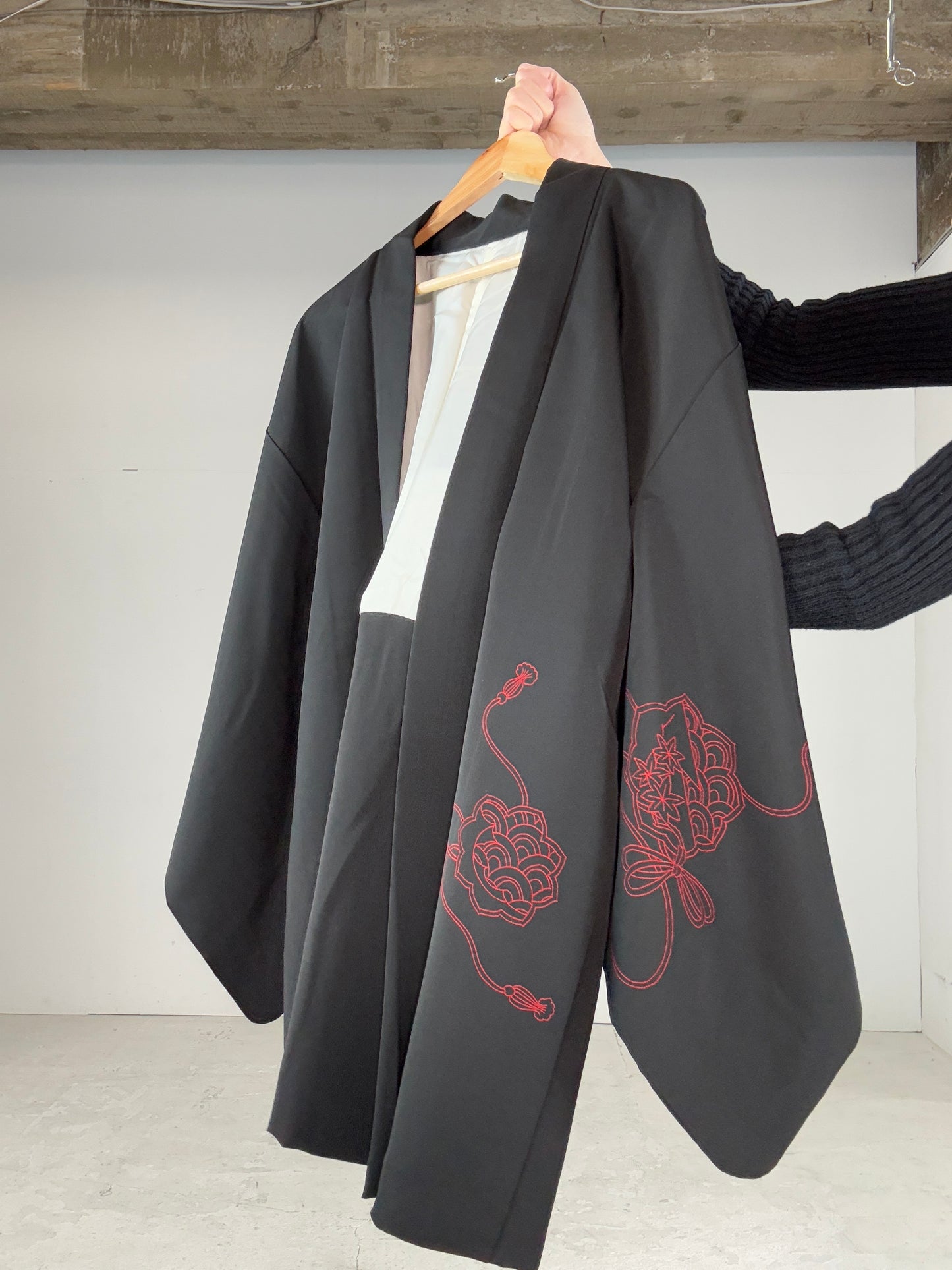 VINTAGE BLACK HAORI "red, shippou, flower, embroidery"