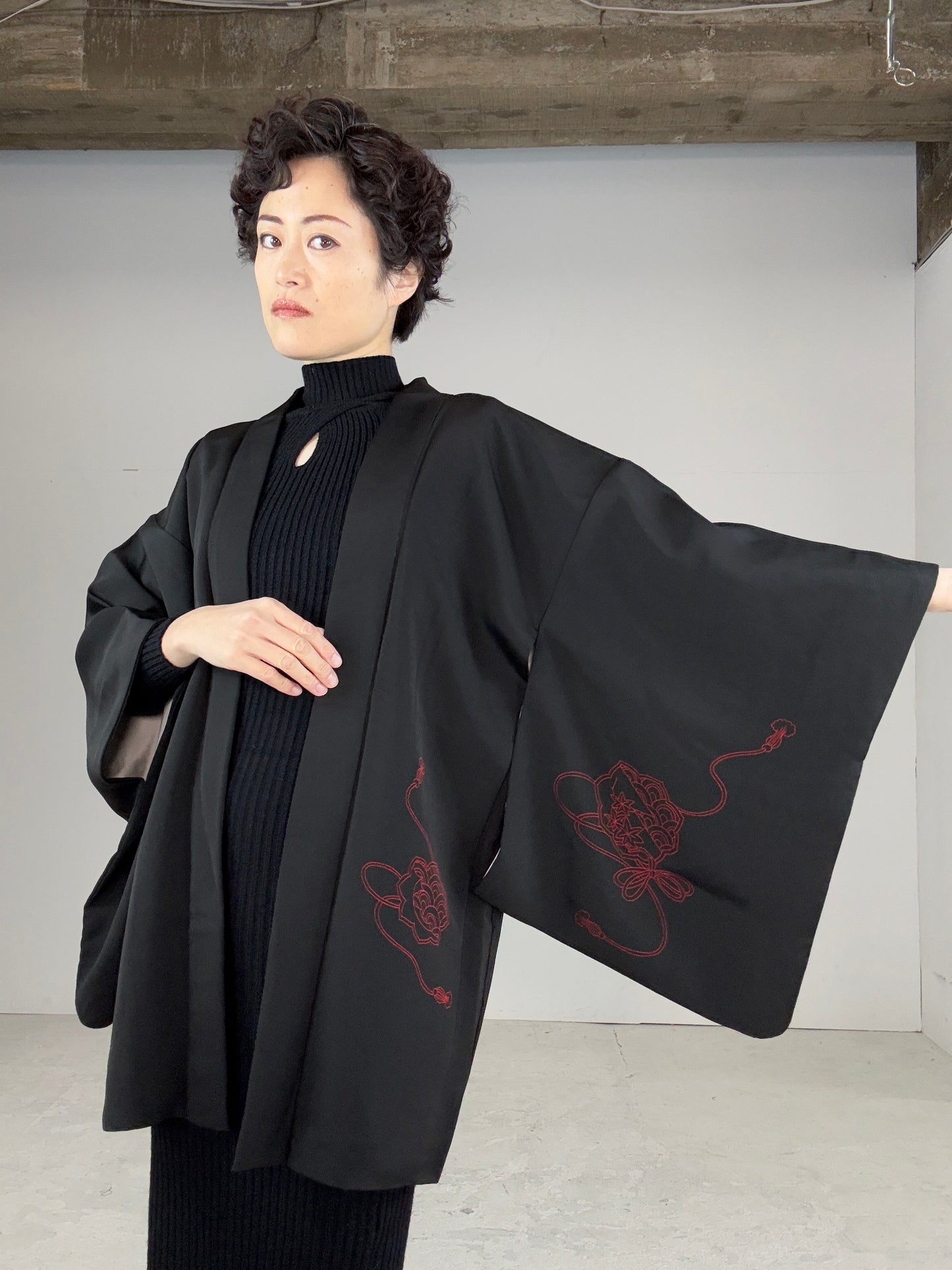 VINTAGE BLACK HAORI "red, shippou, flower, embroidery"