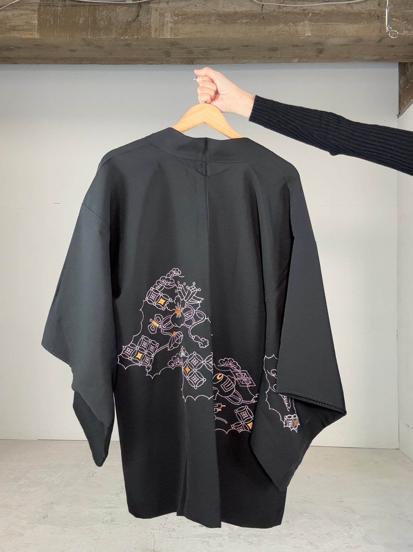 VINTAGE BLACK HAORI "embroidery,  shippou"