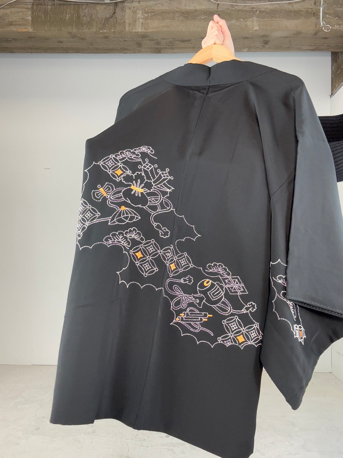 VINTAGE BLACK HAORI "embroidery,  shippou"