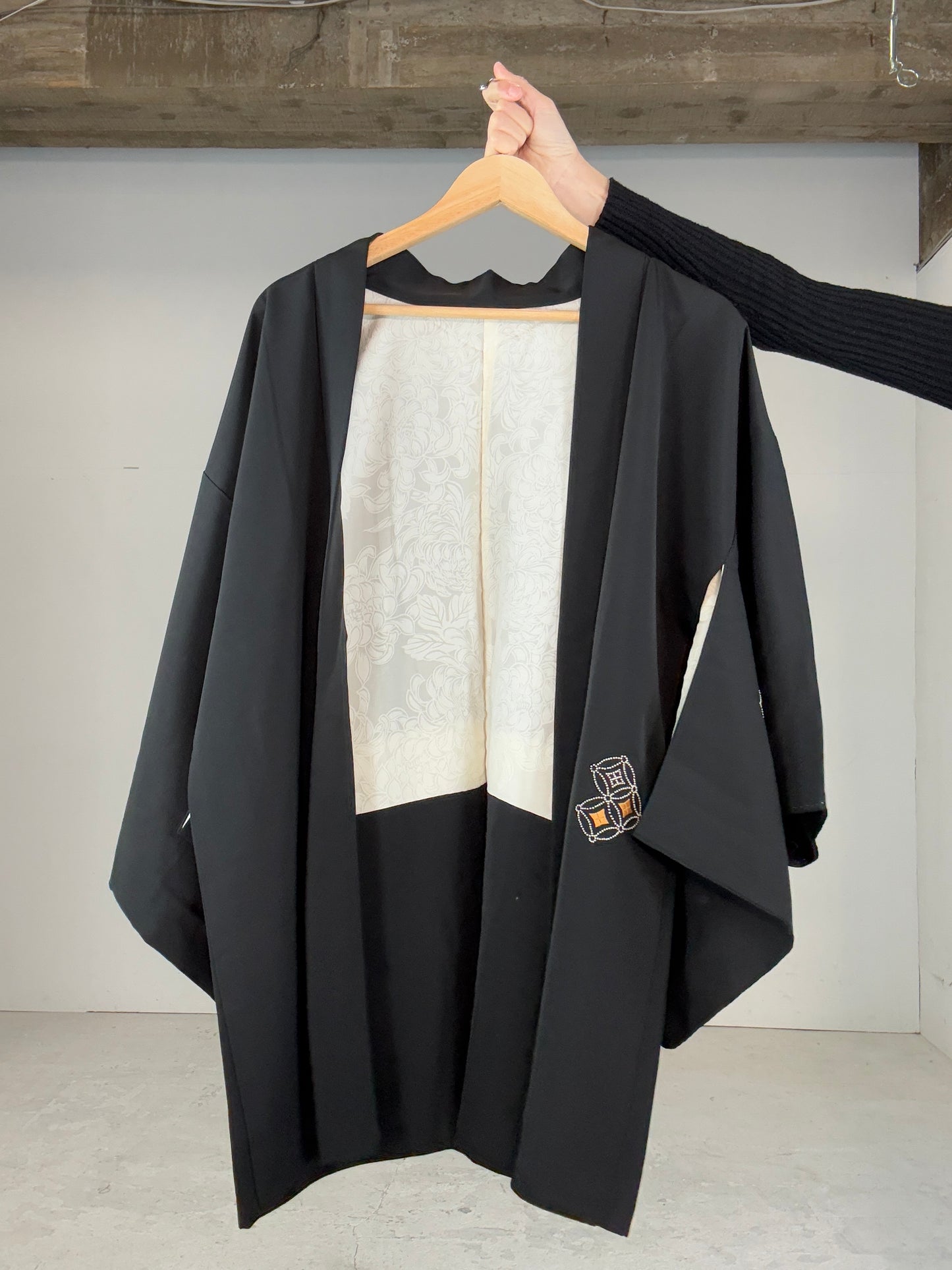 VINTAGE BLACK HAORI "embroidery,  shippou"