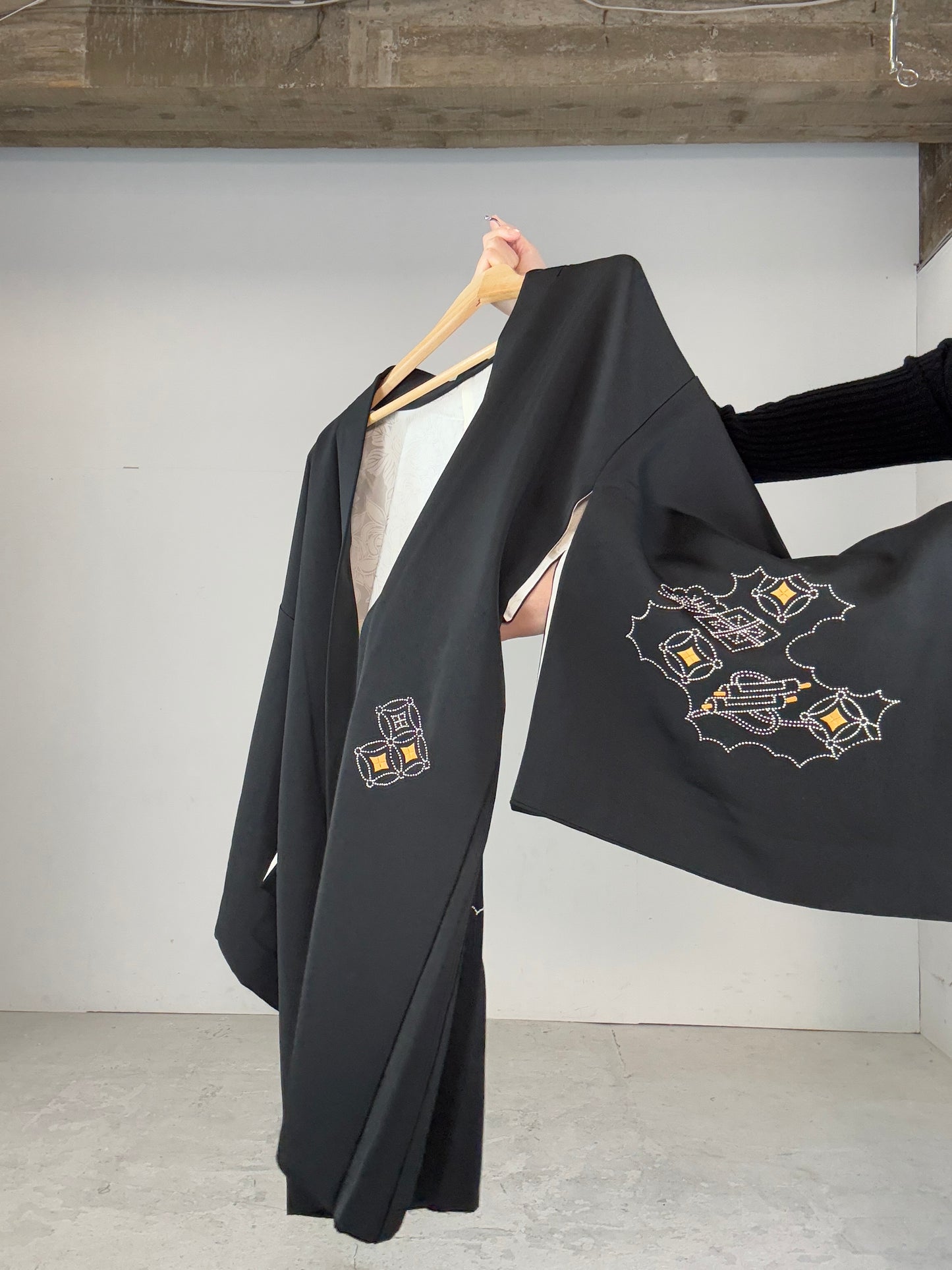 VINTAGE BLACK HAORI "embroidery,  shippou"